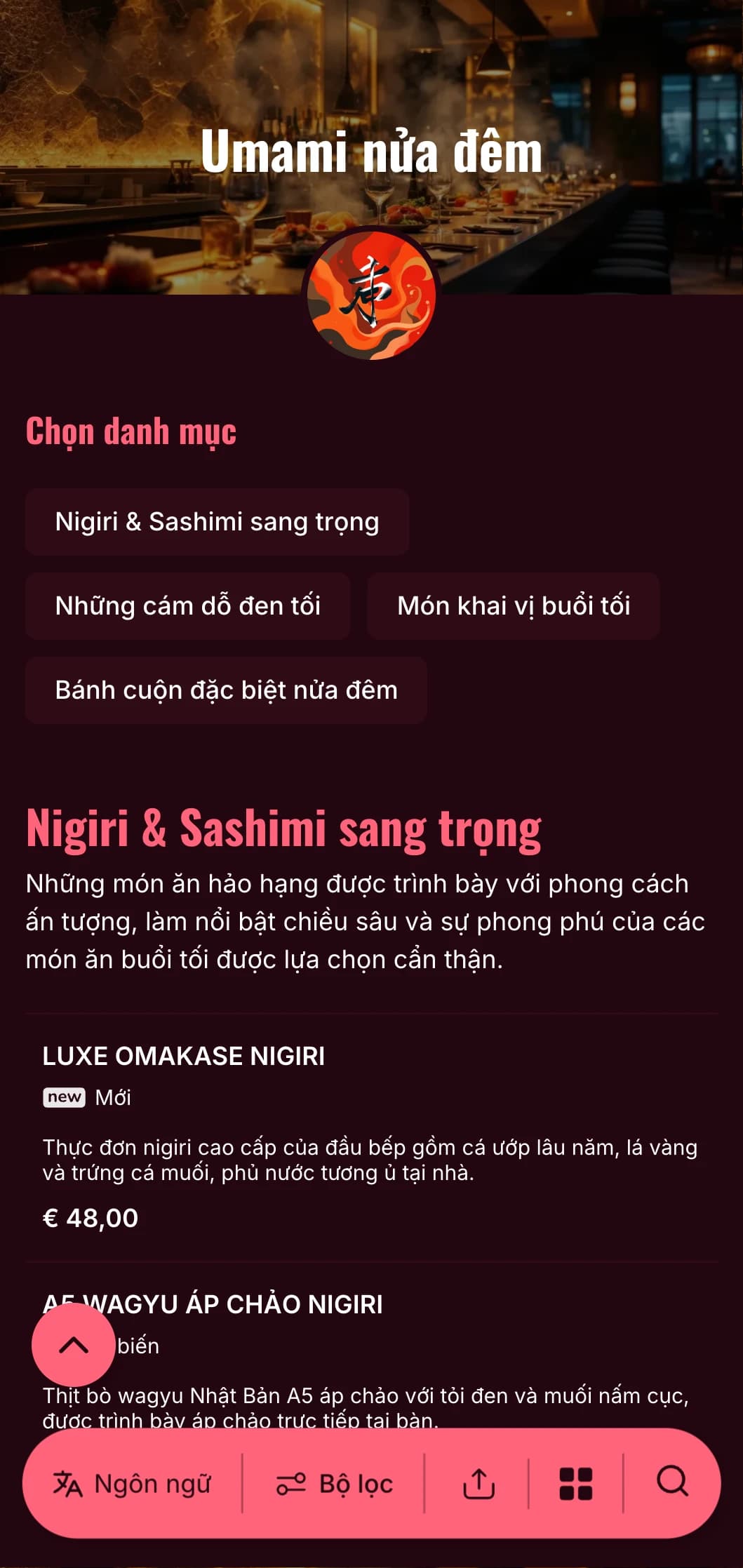 Trải nghiệm sushi sang trọng vào đêm khuya với sự tương phản táo bạo, nổi bật với tông màu đỏ tía đậm và điểm nhấn tươi sáng trên nền tối.