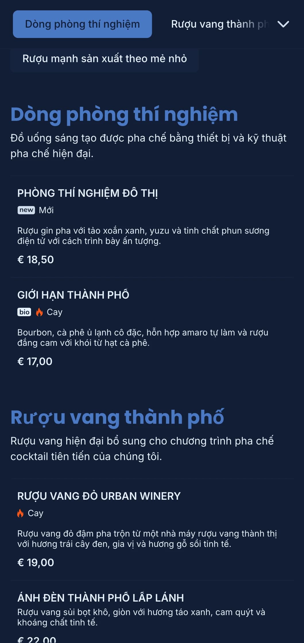 Thiết kế màu xanh sạch sẽ, có cấu trúc với họa tiết hình học dành cho các quán bar hiện đại ở thành thị.