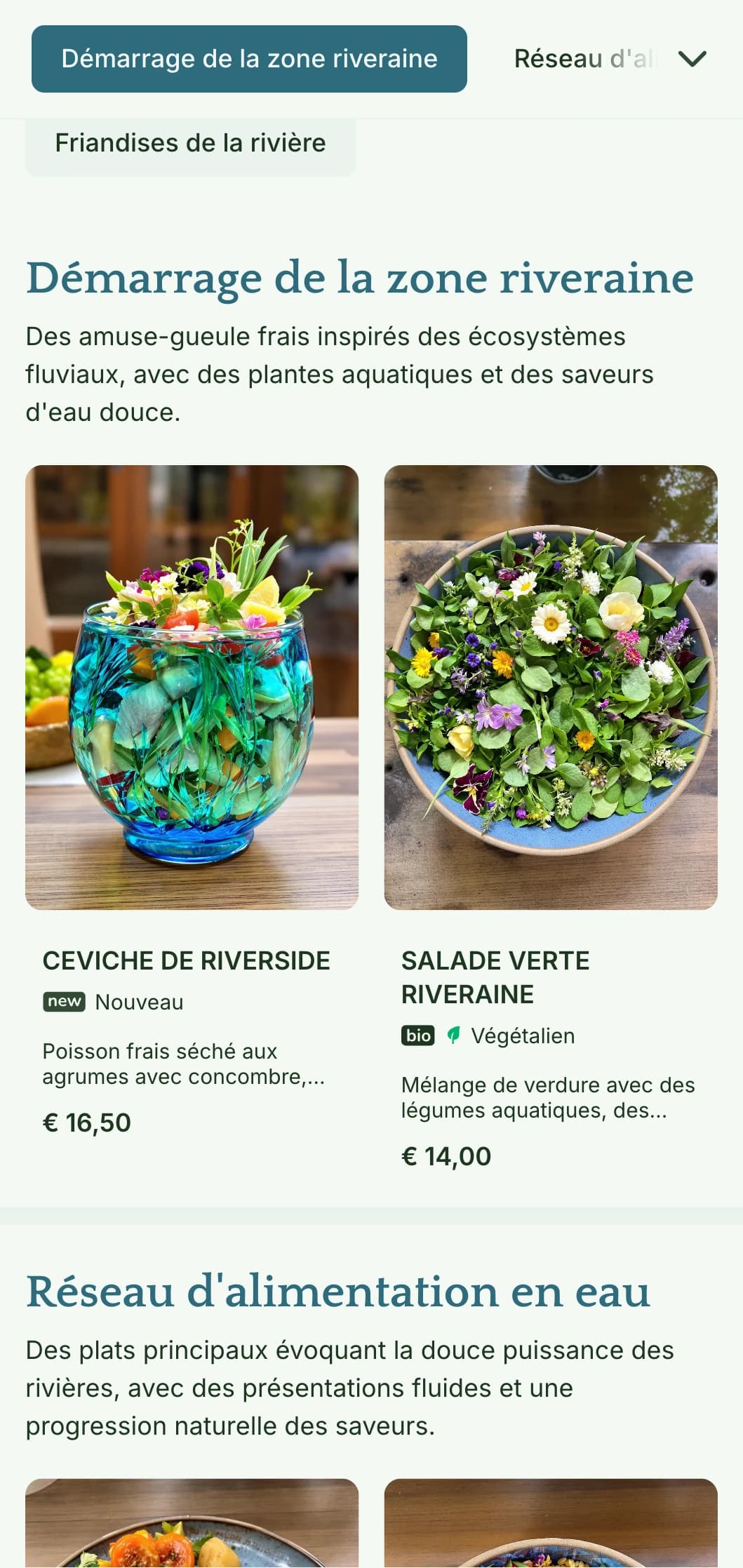 Un menu de déjeuner paisible, inspiré par l'eau, avec des éléments fluides et des tons froids, parfait pour les restaurants ayant une vue sur la rivière ou situés à proximité de l'eau.