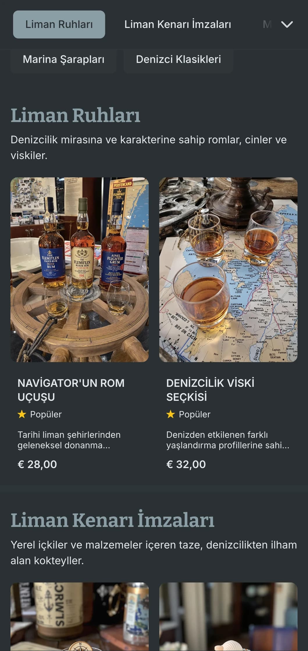 Rıhtım kenarı mekanları için yıpranmış ahşap dokulara sahip mavi-gri tasarım.
