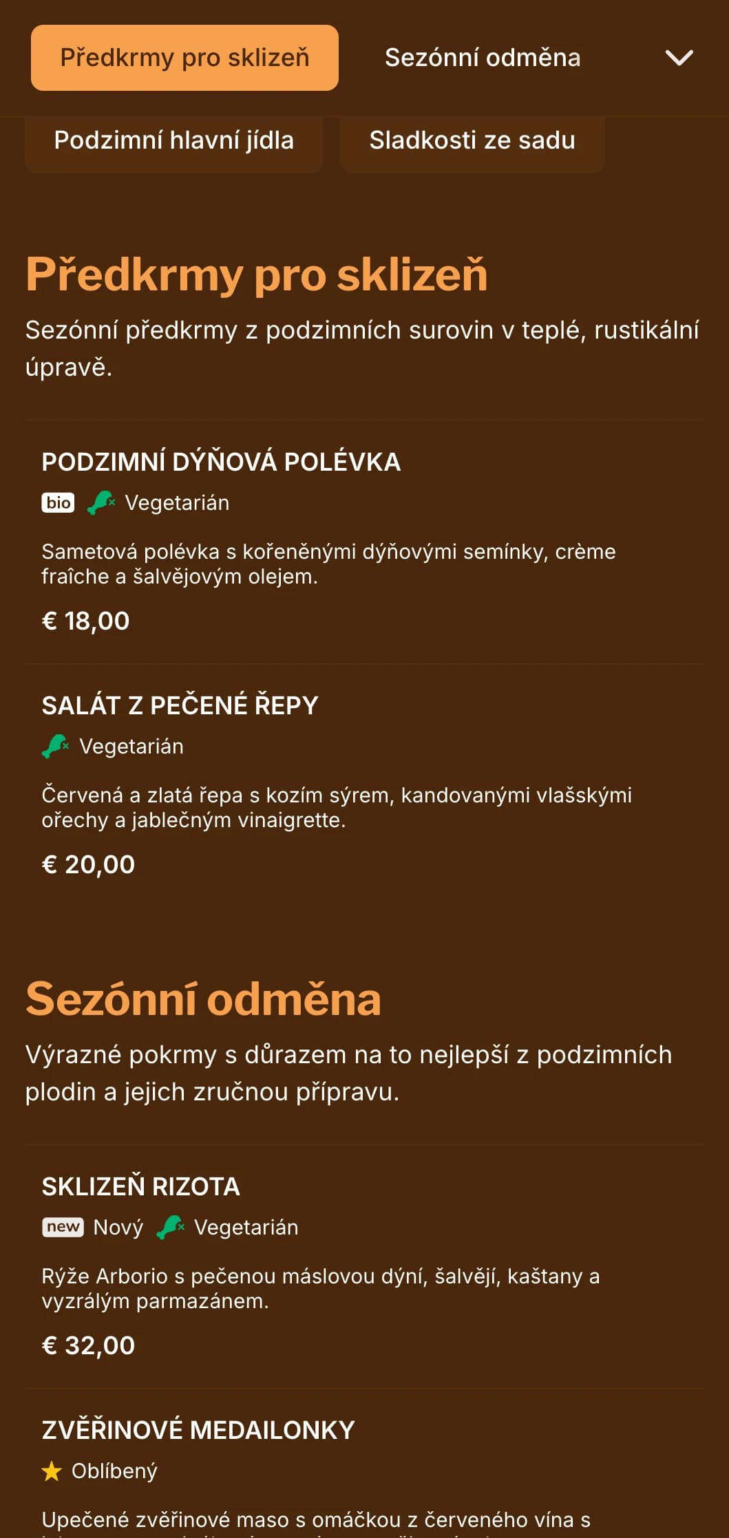 Teplé, podzimem inspirované menu k večeři se sytými jantarovými tóny, ideální pro sezónní kuchyni a restaurace zaměřené na sklizeň.