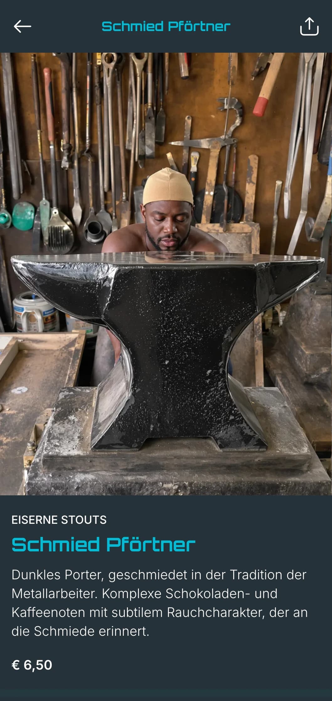Rohes und kraftvolles Industriedesign mit Schwerpunkt auf Metalltexturen und Schmiedeästhetik, ideal für Brauereien in Industriegebieten.