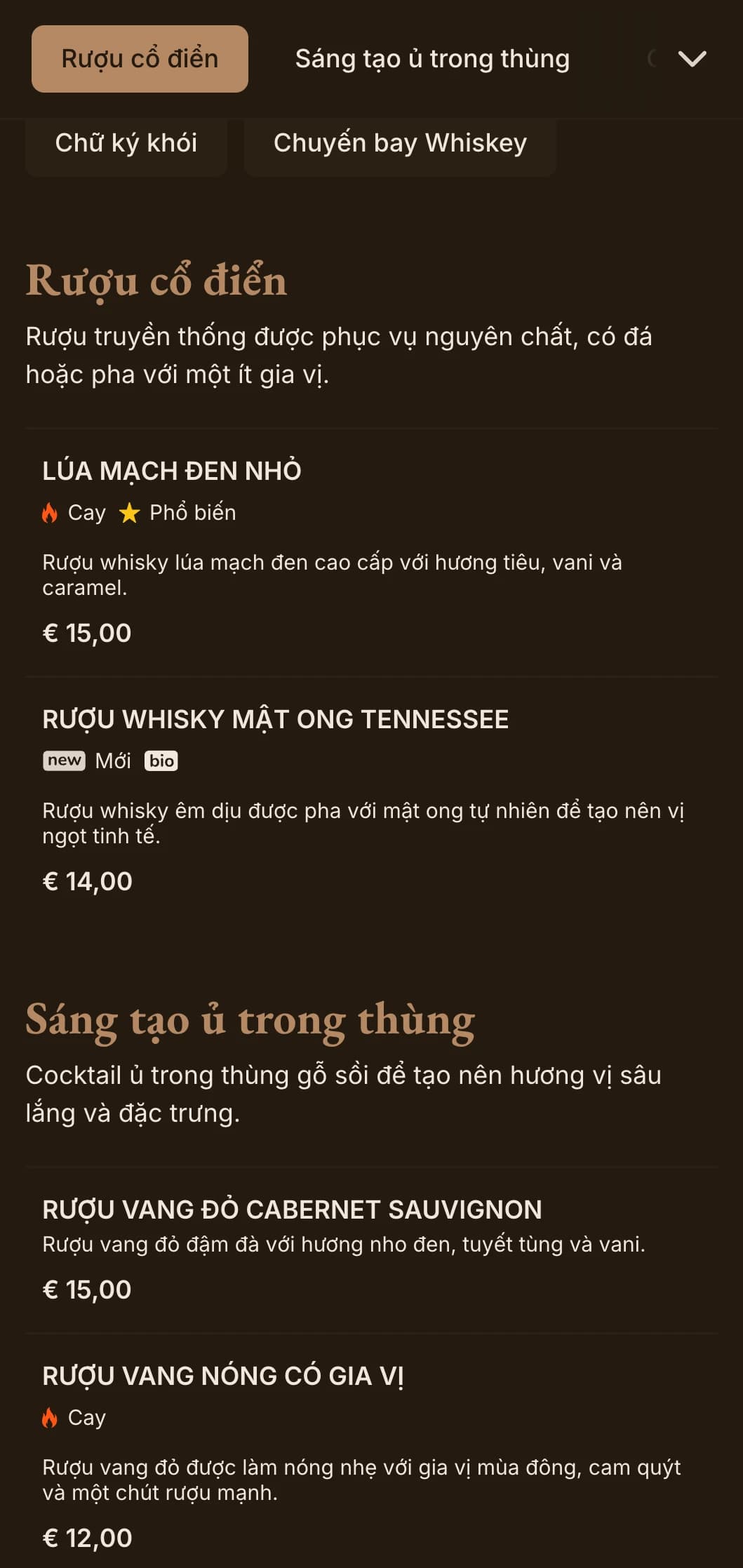 Tông màu nâu đậm với kiểu chữ cổ điển dành cho quán bar rượu whisky và quán rượu truyền thống.