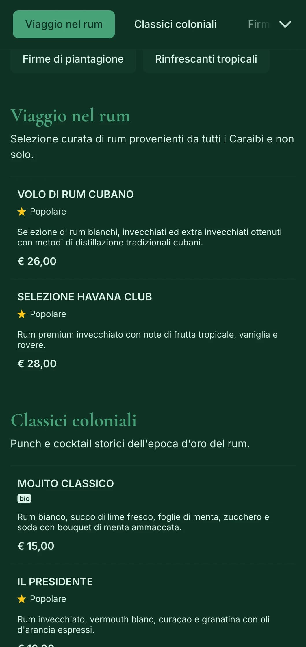 Design ricco di verde con elementi storici caraibici per bar incentrati sul rum.