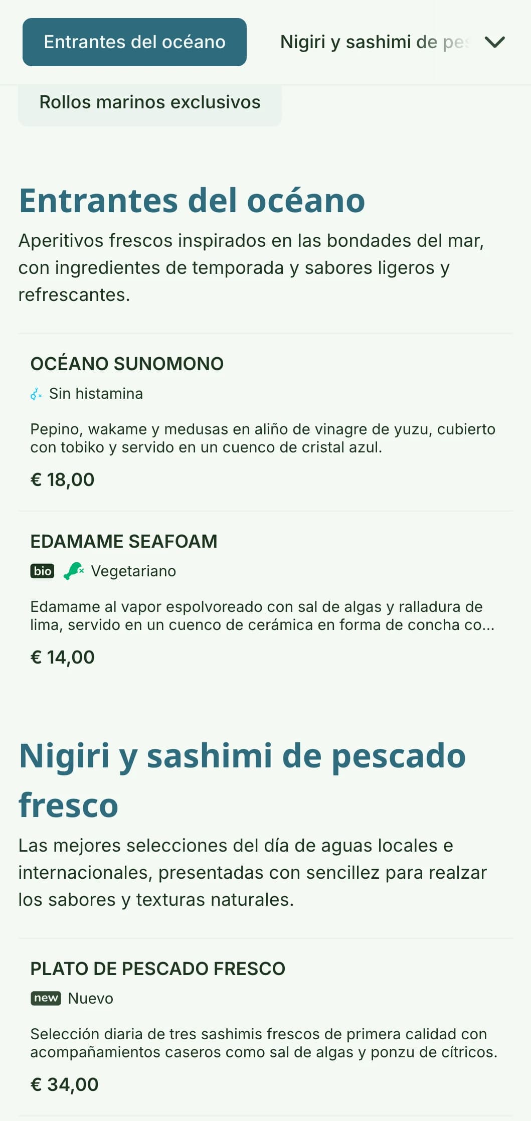 Diseño de menú de sushi fresco y vibrante inspirado en los colores del océano, con una paleta de azules tranquilizantes ideal para establecimientos centrados en el marisco.