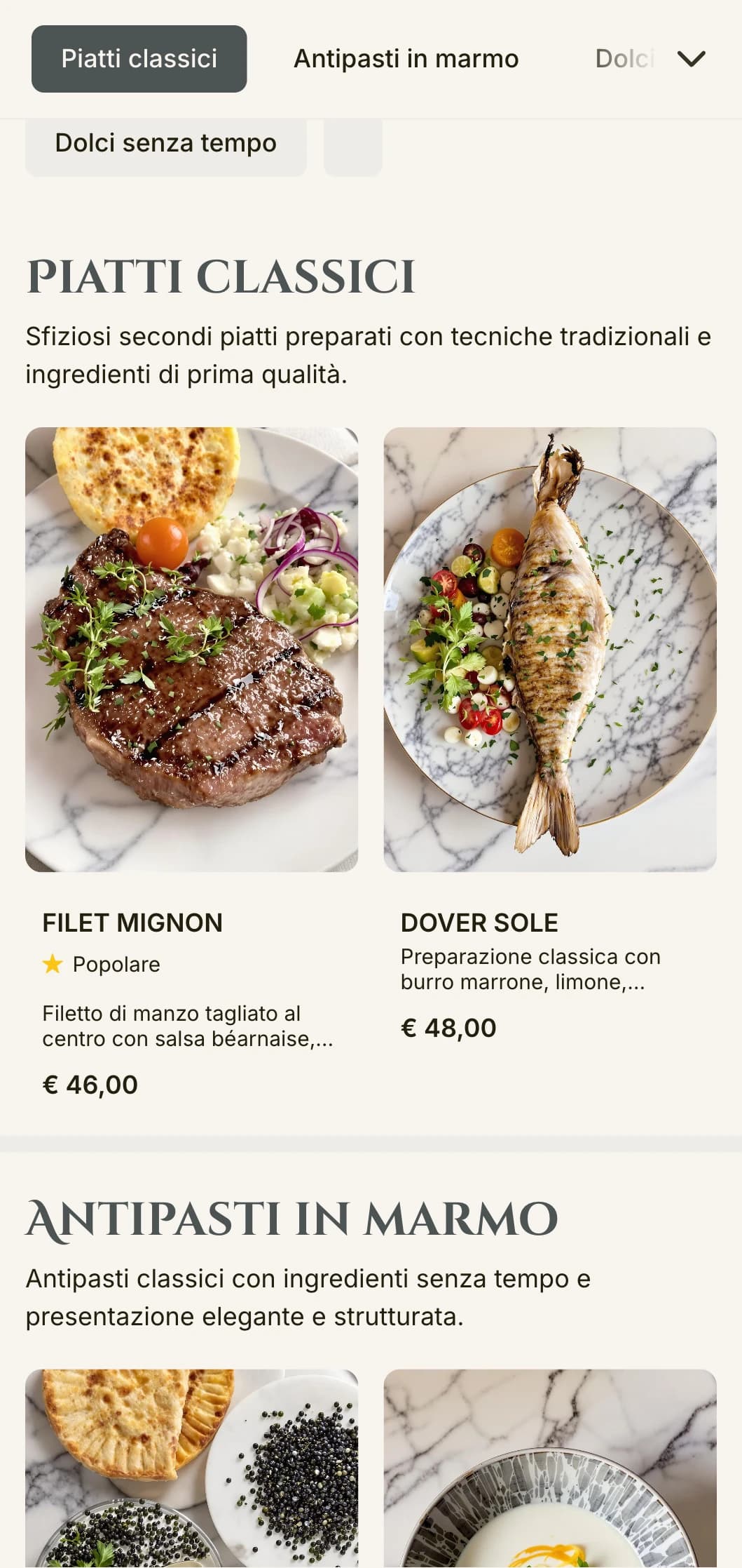 Un elegante menu per la cena caratterizzato da texture marmoree ed elementi di design classico, perfetto per le sale da pranzo più sofisticate.