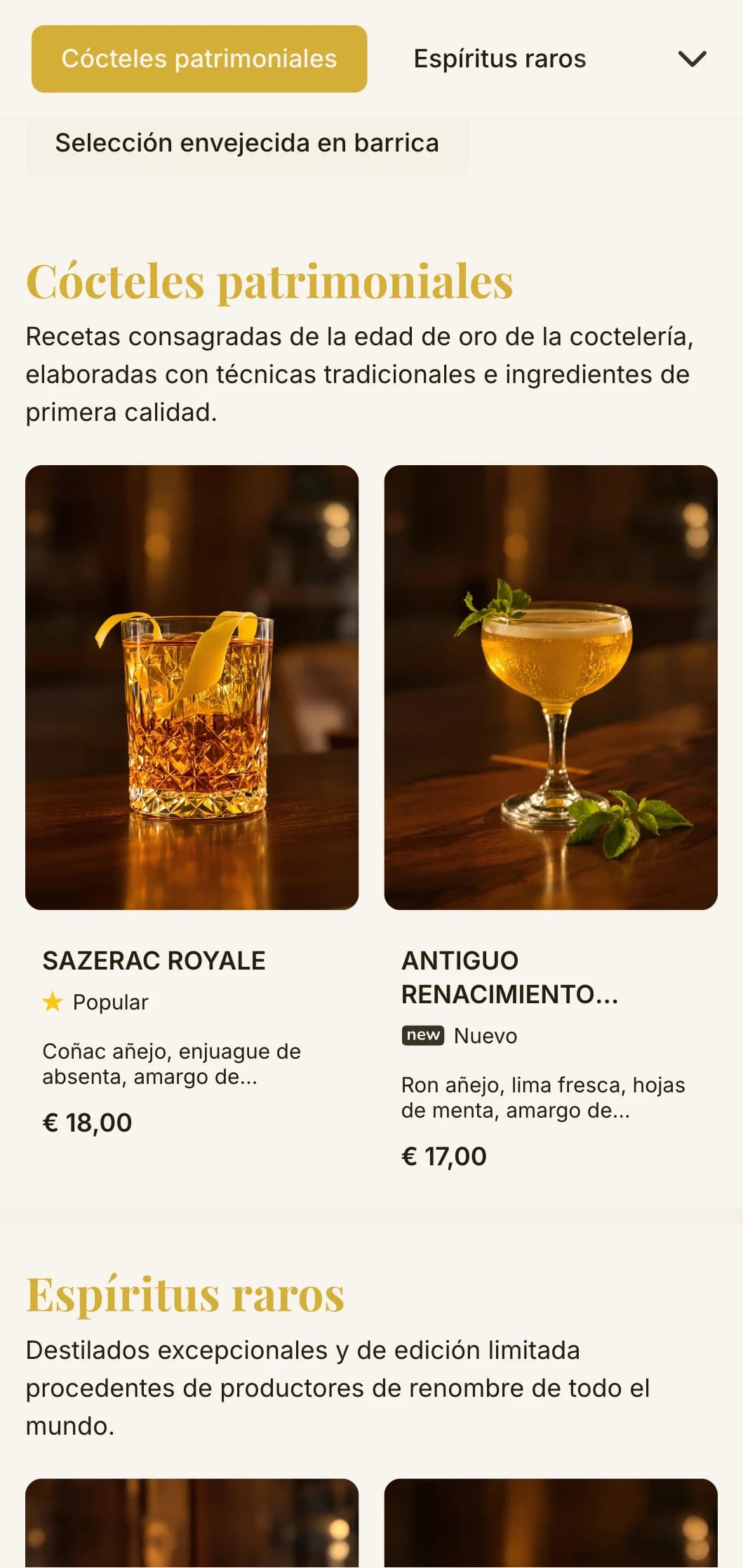 Un diseño de menú de bar clásico que evoca la época dorada de los cócteles con tipografía vintage y elegantes detalles dorados sobre fondo crema.