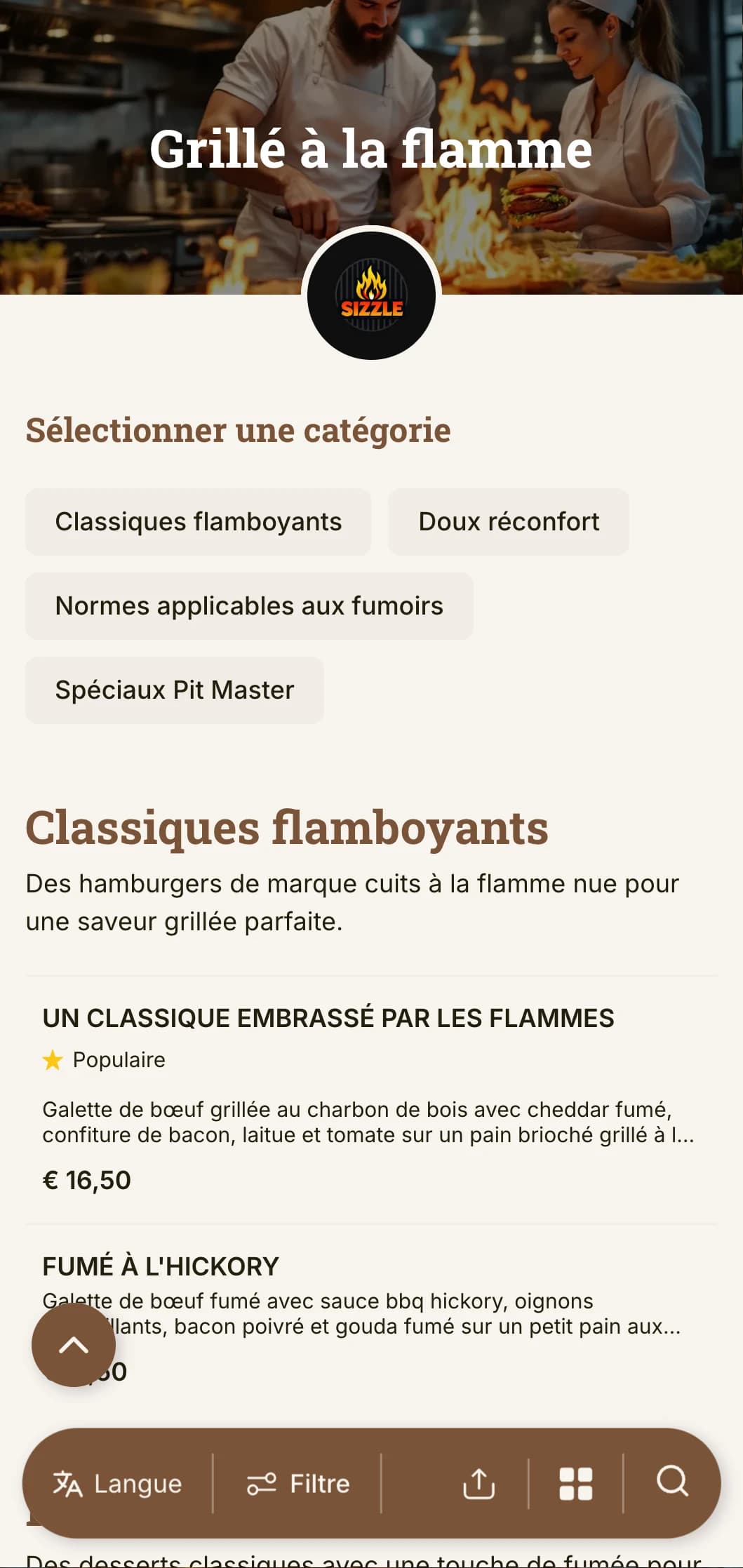 Un design audacieux axé sur le gril avec des tons de bois chauds et des accents de flamme pour une expérience authentique de burger grillé au charbon de bois.