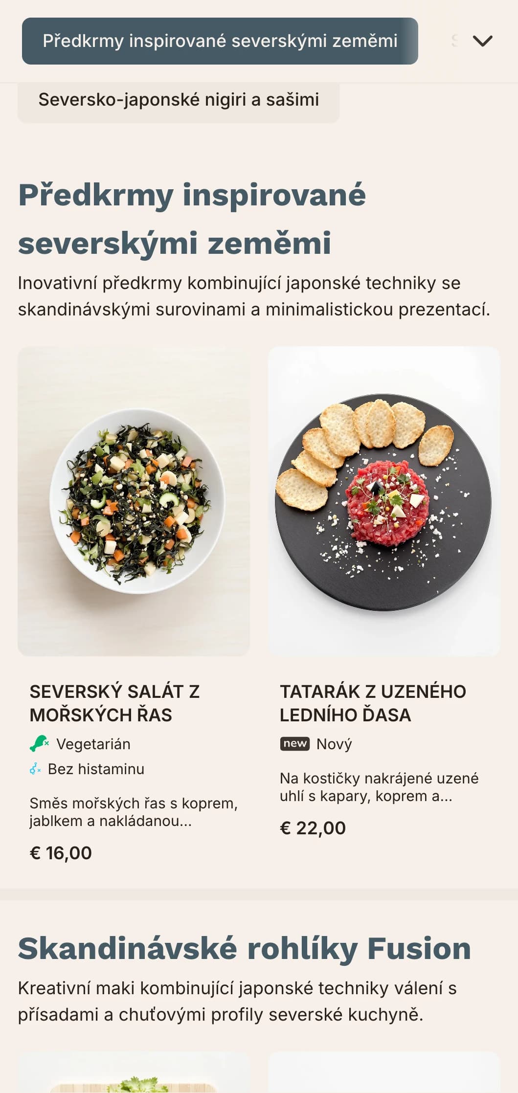 Moderní fusion sushi menu kombinující japonské tradice se skandinávským minimalismem, čisté linie a tlumená modrá.