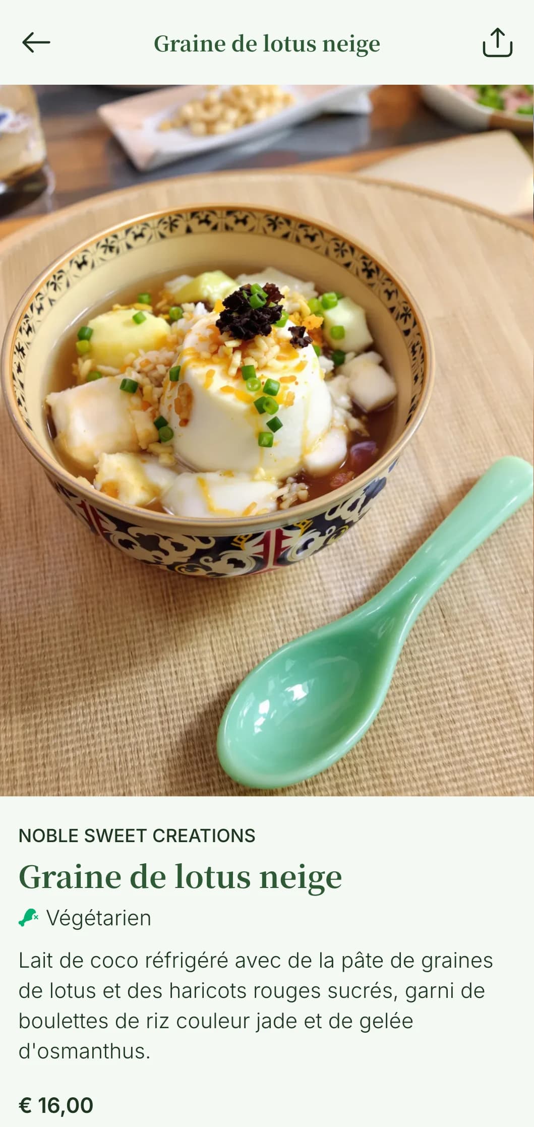 Élégante carte de sushis d'inspiration asiatique avec des accents vert jade et des éléments traditionnels de fusion sino-japonaise.