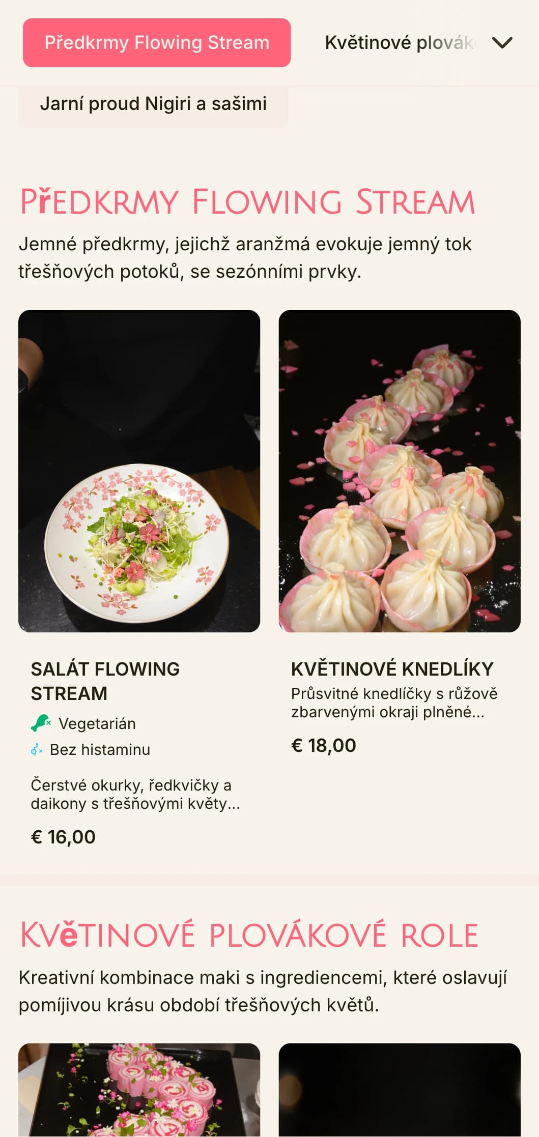 Plynulé menu sushi inspirované třešňovými květy s jemnými růžovými akcenty a přírodními prvky.