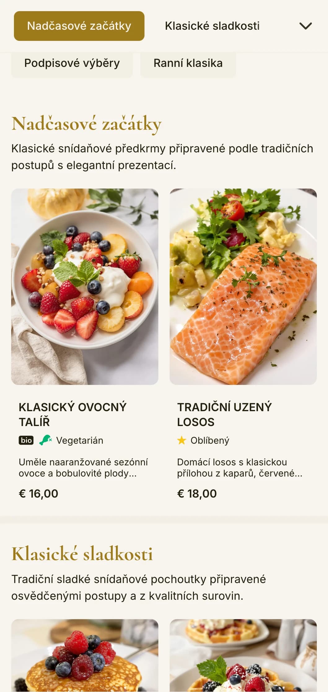 Elegantní klasická snídaně s vytříbeným smyslem pro detail a tradičními prvky obsluhy.