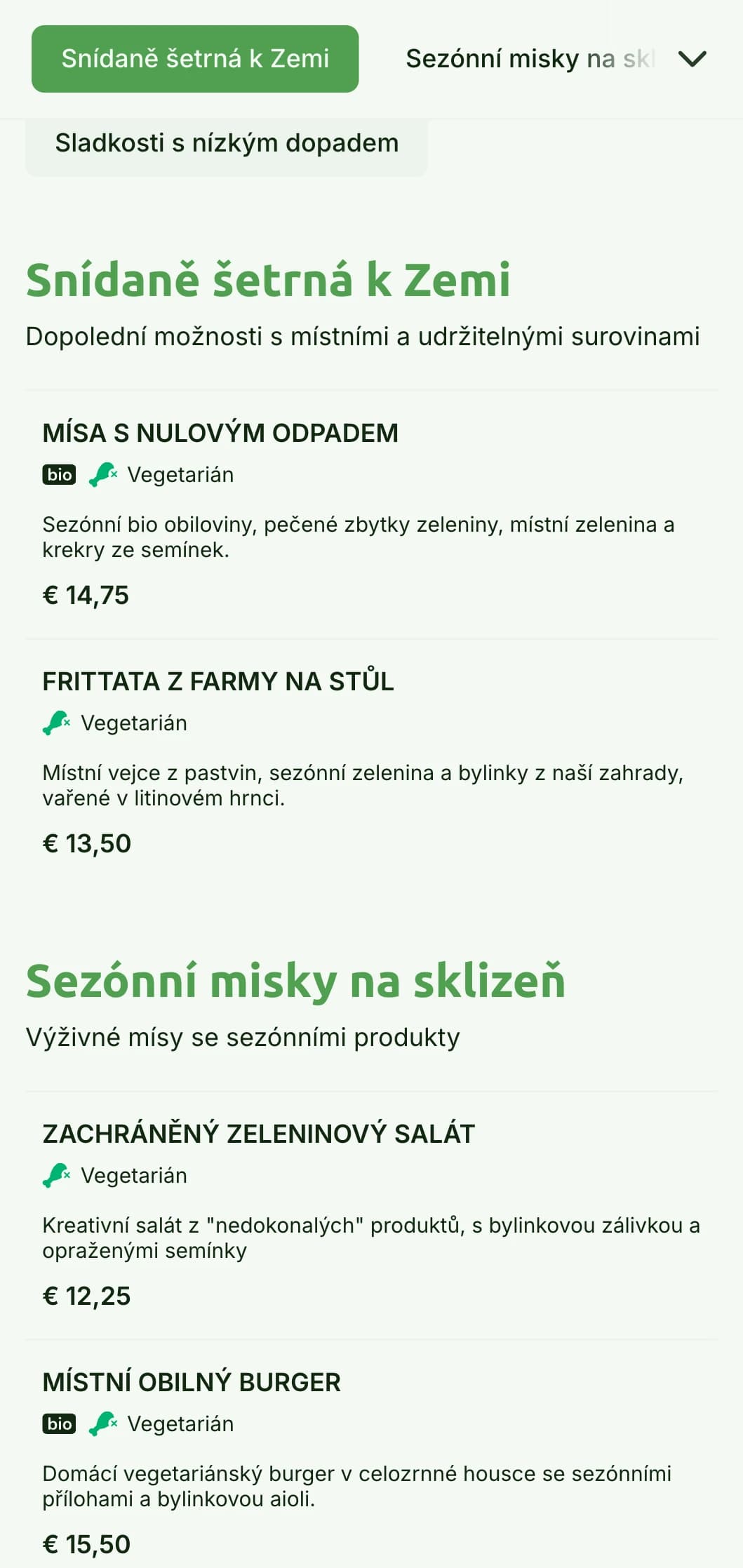 Zelený design inspirovaný přírodou s ekologickými prvky pro udržitelné kavárny.