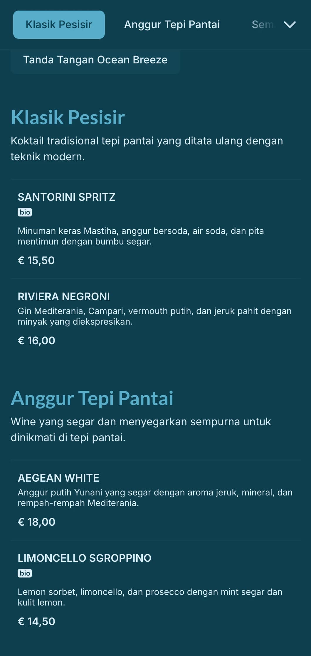 Desain biru yang ringan dan lapang terinspirasi dari angin laut untuk tempat koktail di tepi pantai.
