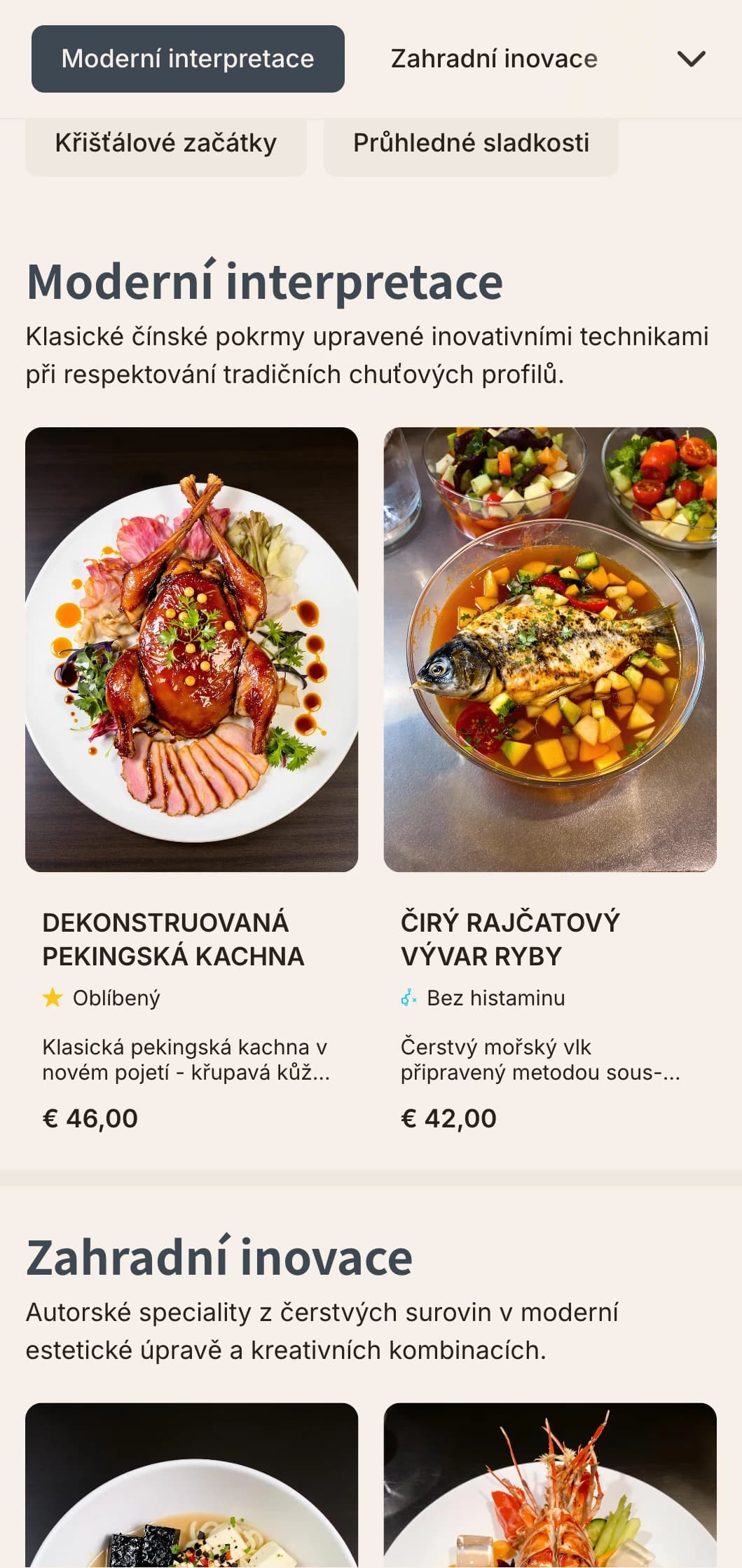 Současný design čínského menu s prvky inspirovanými křišťálem a zahradními motivy pro moderní fusion restaurace.