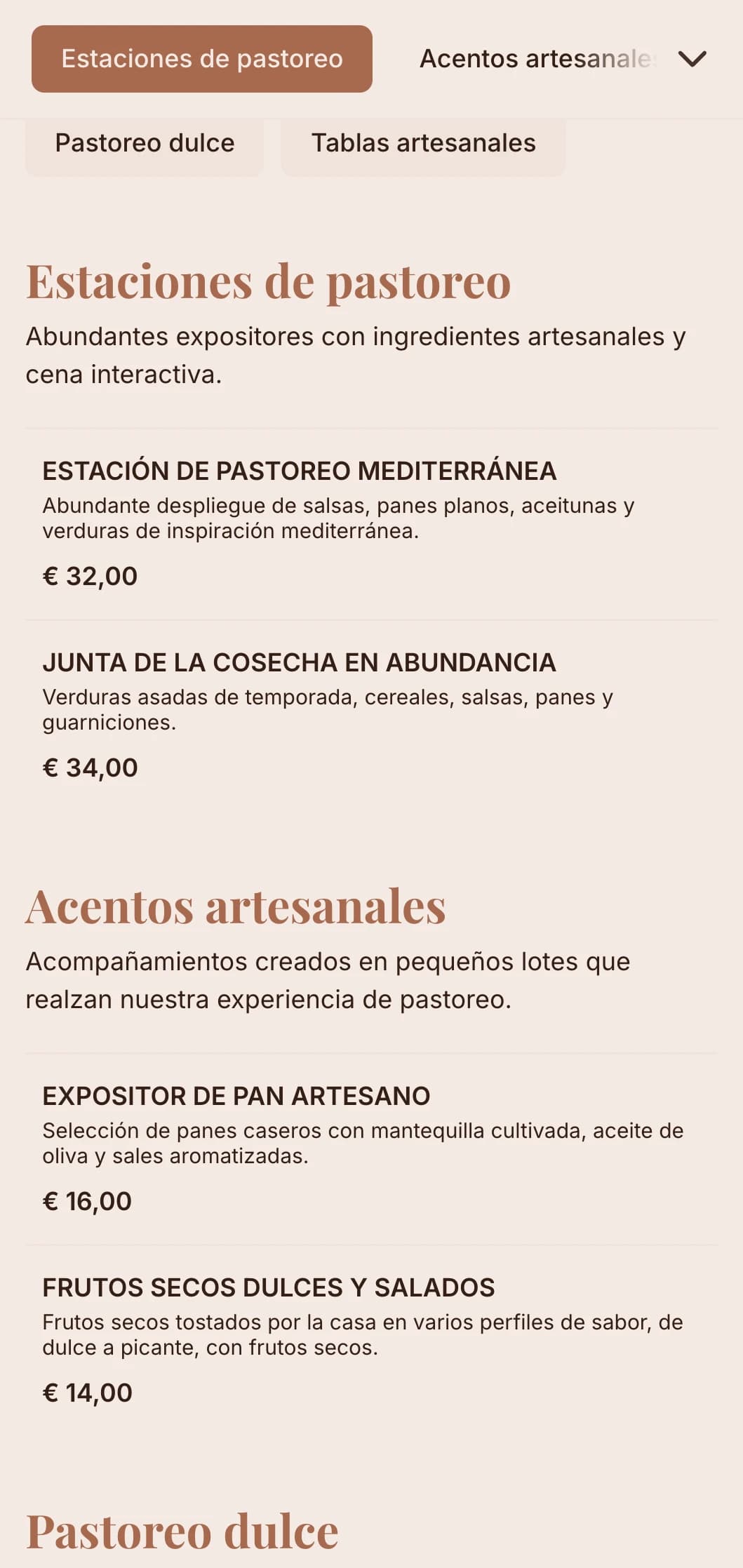Mesas y tablas creativas con quesos artesanos, embutidos y acompañamientos artesanales para reuniones sociales.