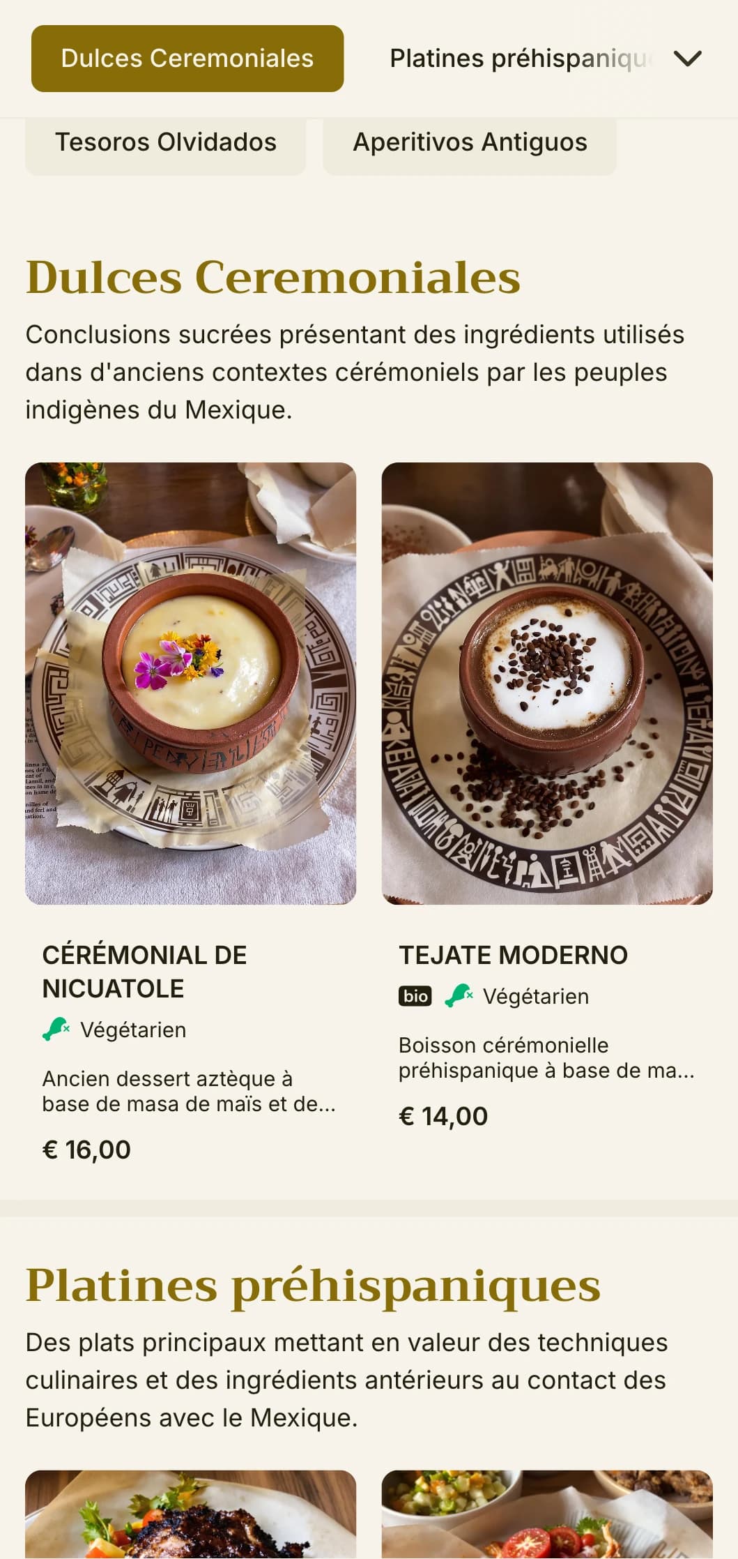 Menu sophistiqué et éducatif mettant en valeur des ingrédients mexicains anciens, des touches d'or et des techniques de cuisine préhispaniques.