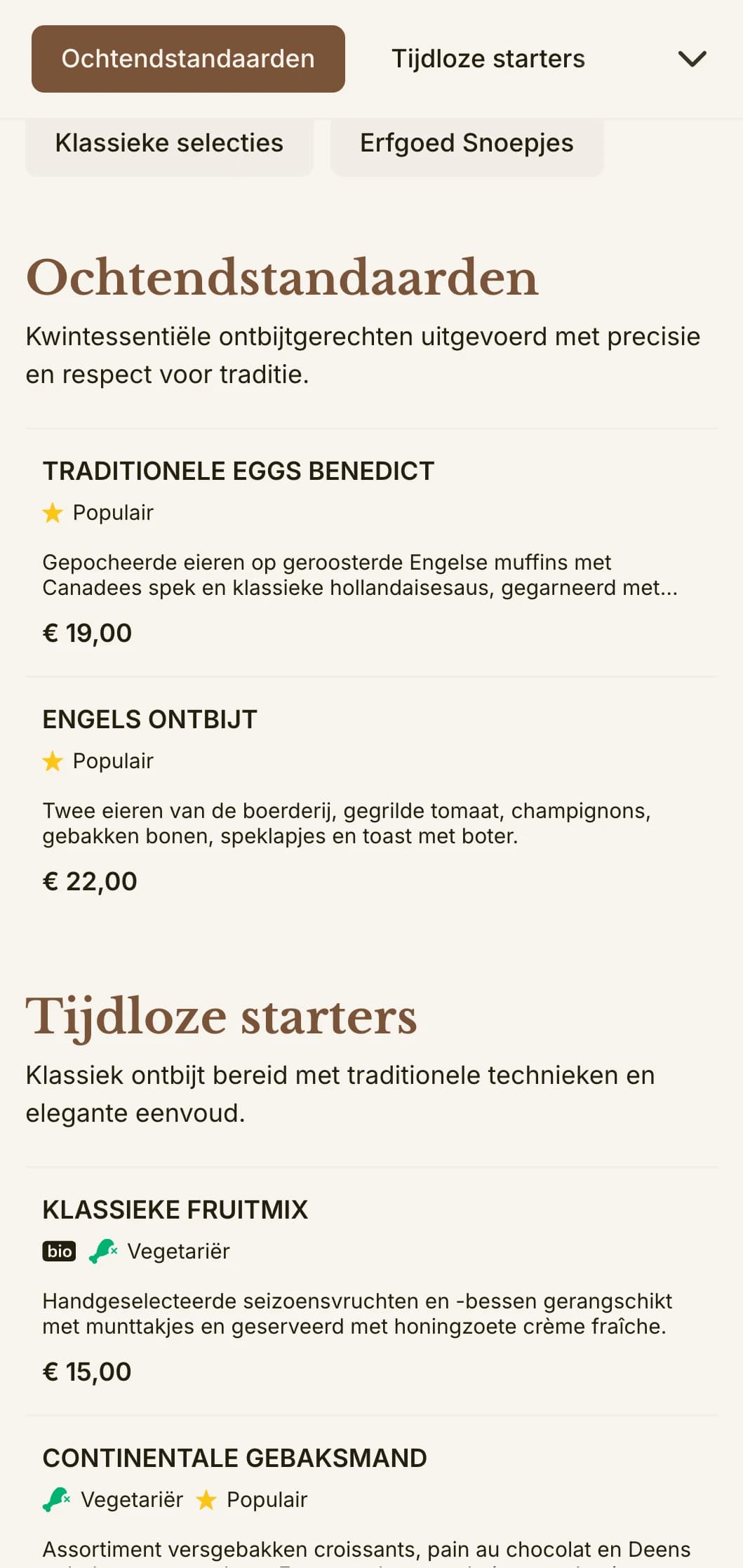 Tijdloze ontbijt favorieten bereid met precisie en zorg, gepresenteerd op een elegante, traditionele manier.