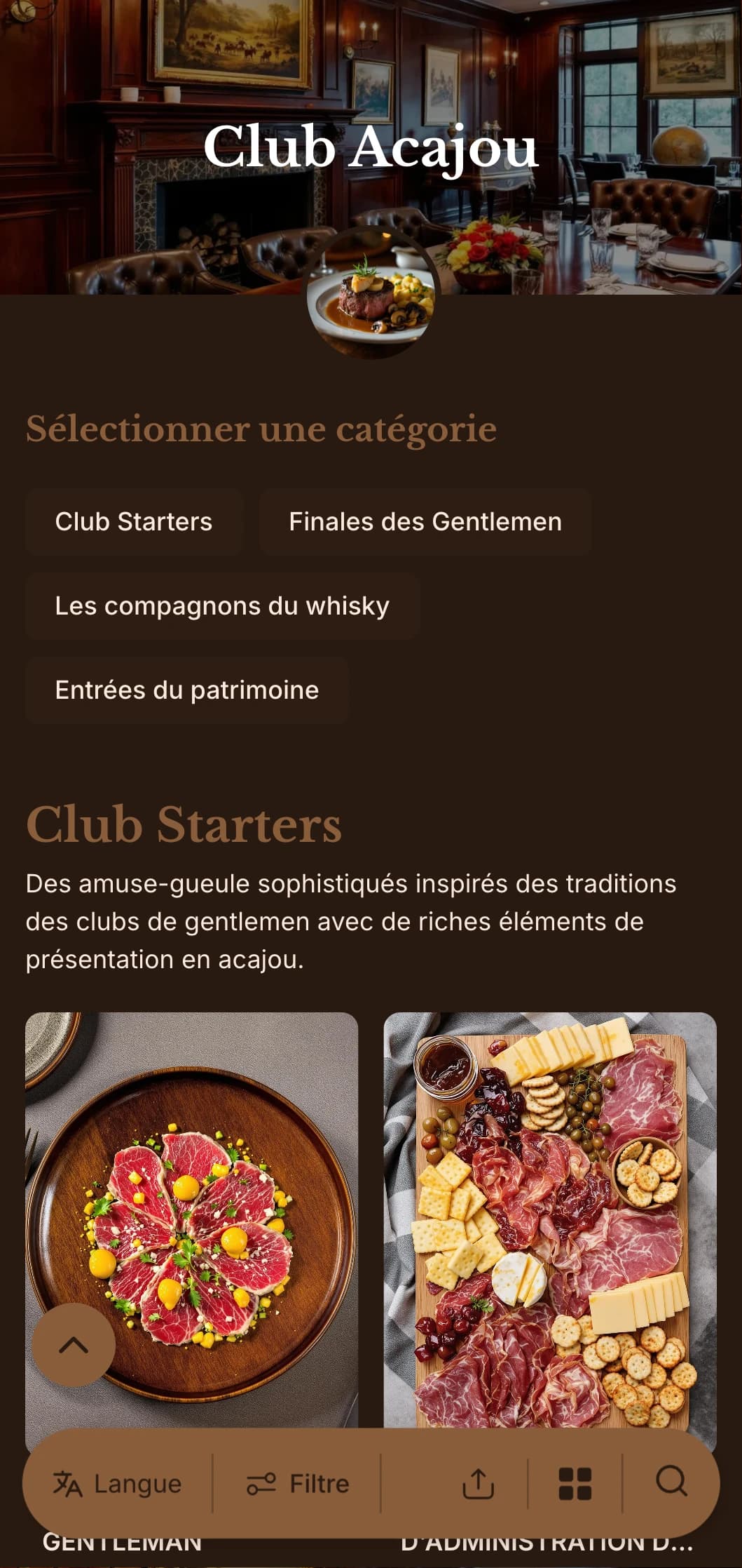 Concept sophistiqué inspiré d'un club pour hommes, avec de riches tons de bois et des éléments de luxe traditionnels.