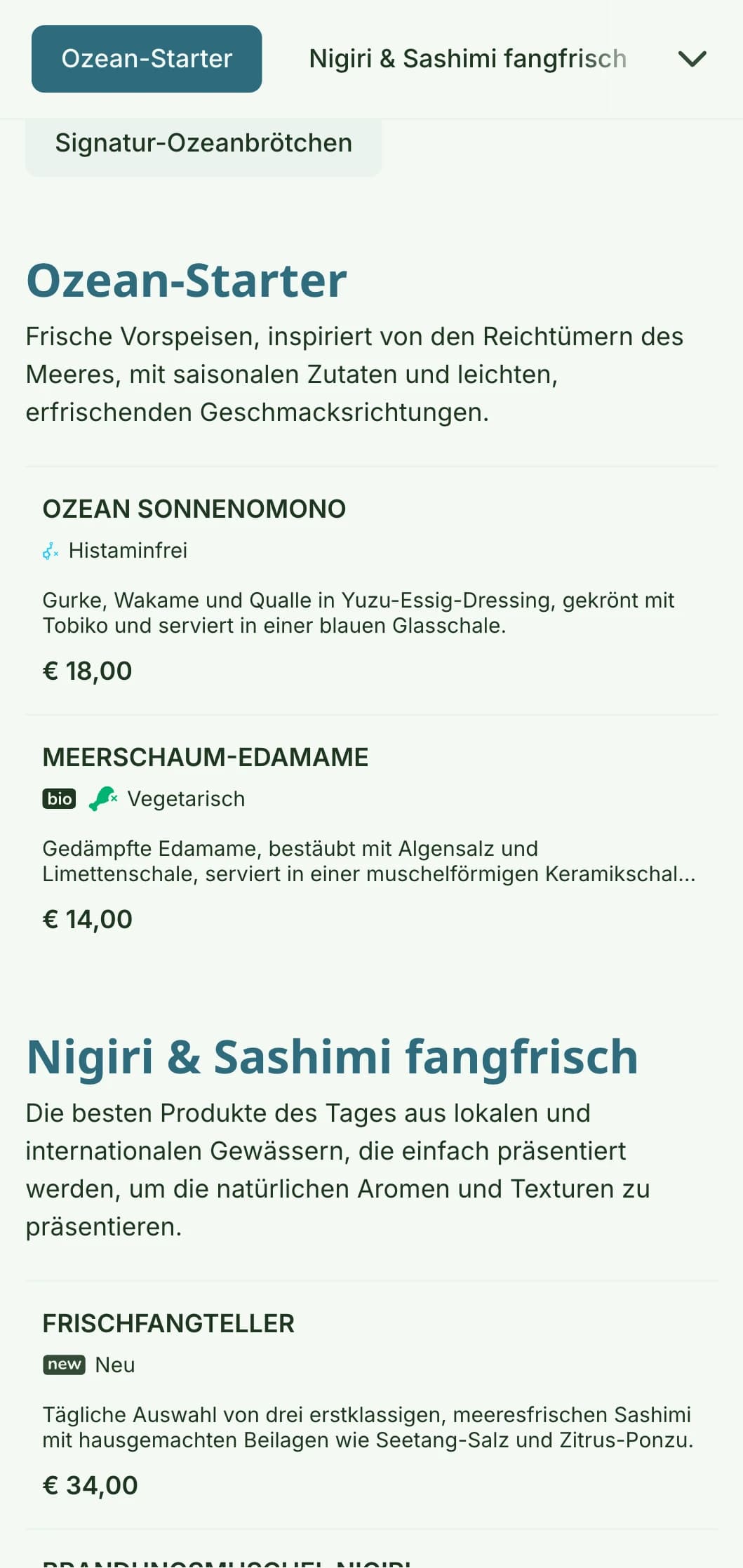 Frisches und lebhaftes Sushi-Menü-Design, inspiriert von den Farben des Ozeans, mit einer beruhigenden blauen Palette, ideal für Einrichtungen, die auf Meeresfrüchte spezialisiert sind.