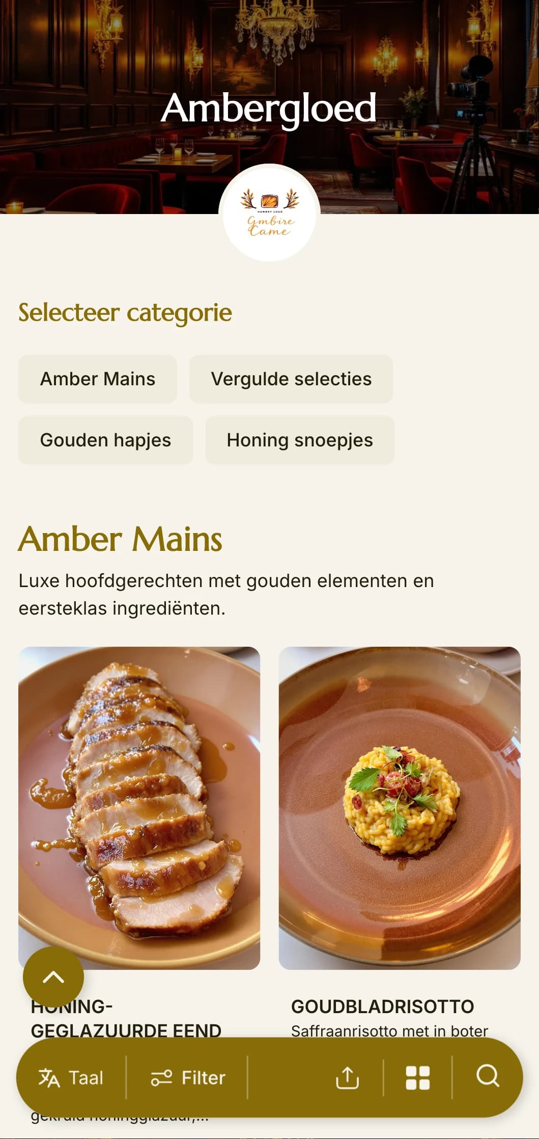 Een warm, goudkleurig dinermenu met amberkleurige tinten en rijke texturen, ontworpen voor intieme eetgelegenheden 's avonds.