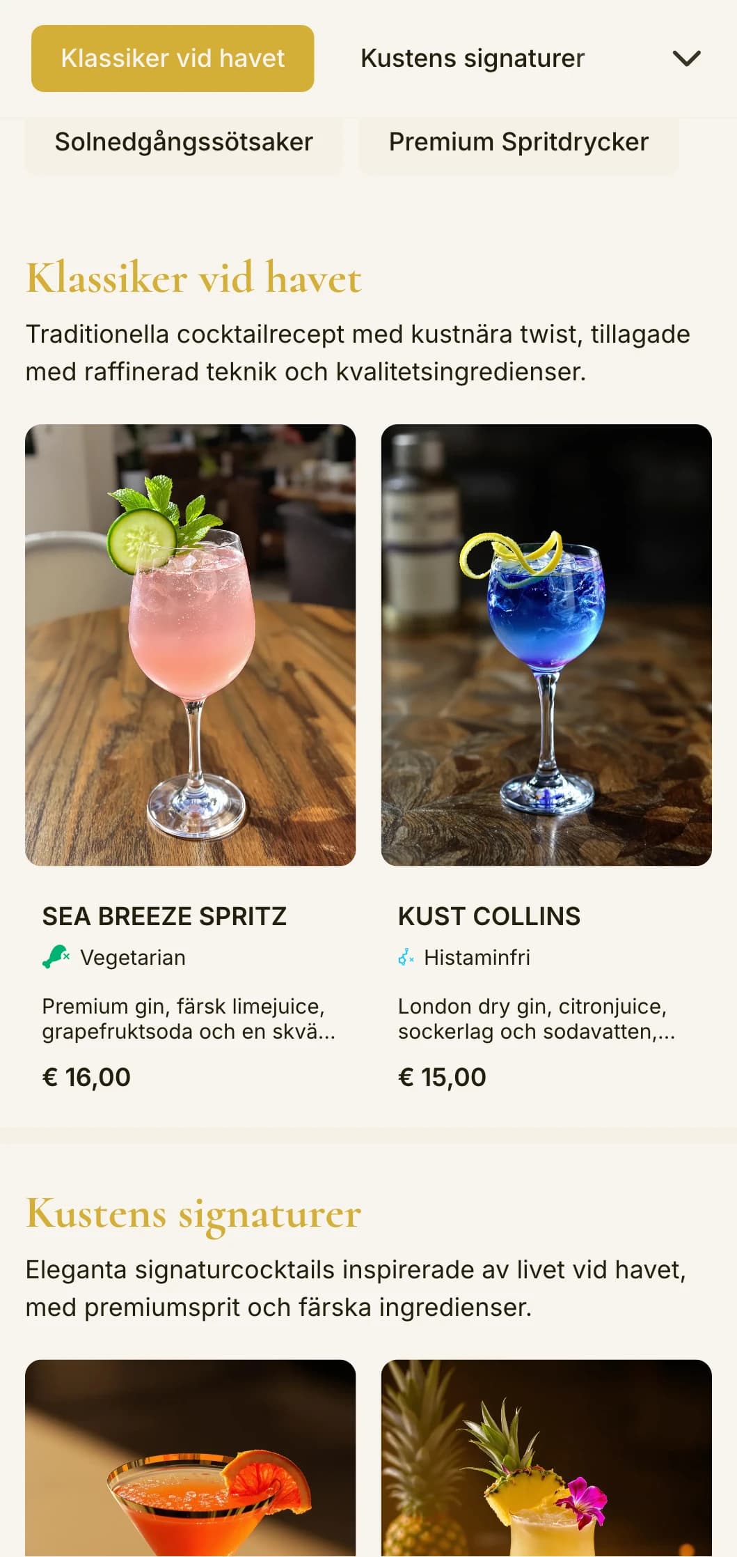 En sofistikerad, kustinspirerad design för exklusiva strand- och resortbarer med elegant typografi och guldaccenter.