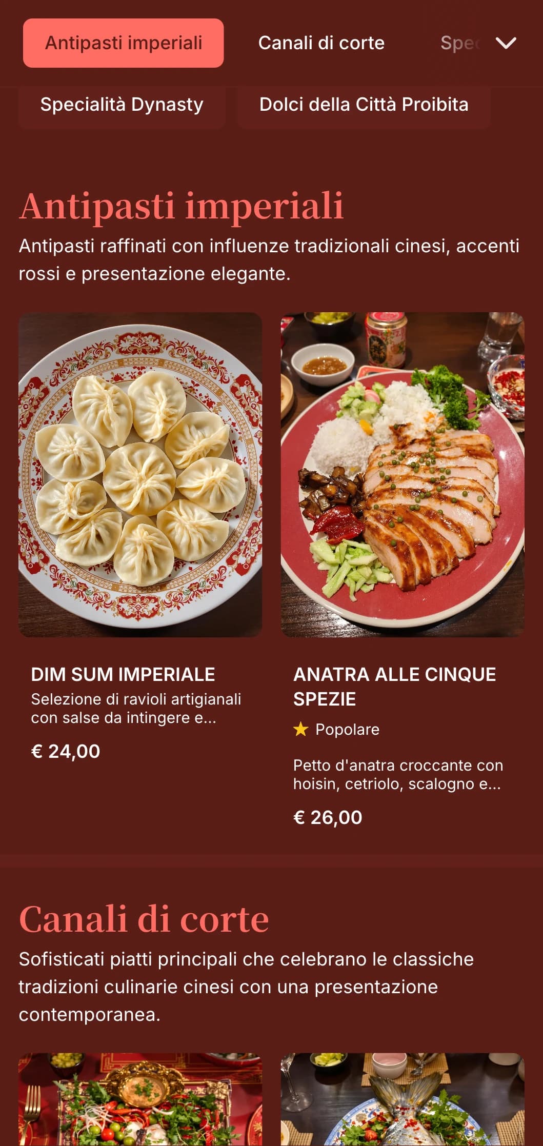 Un elegante menu per la cena di ispirazione cinese, caratterizzato da ricchi toni rossi e da elementi tradizionali orientali, perfetto per i ristoranti cinesi di lusso.