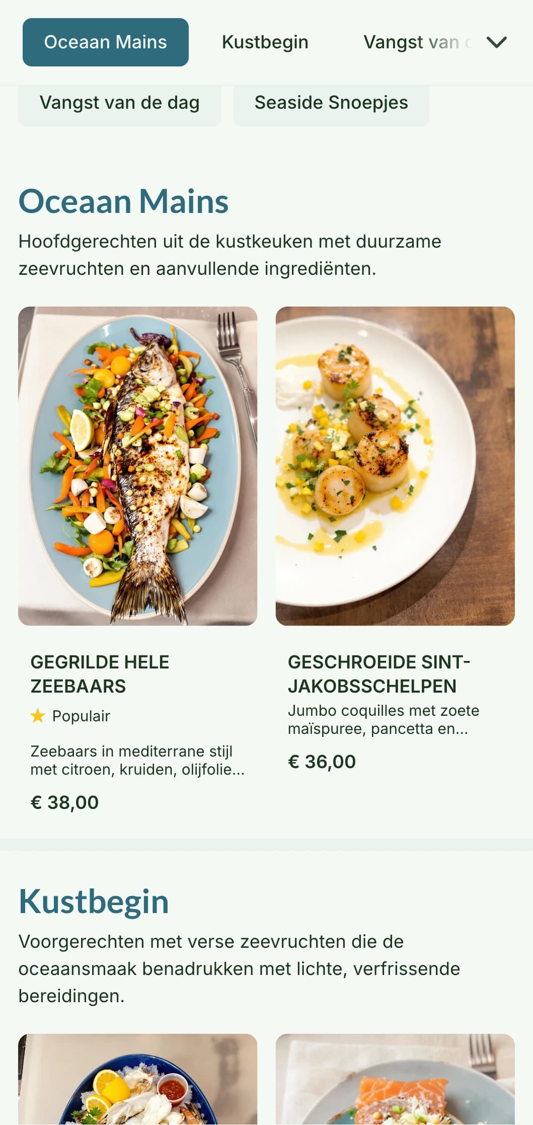 Een fris en luchtig ontwerp voor een dinerkaart geïnspireerd door het leven aan de kust, met zachte blauwtinten en natuurlijke texturen, perfect voor visrestaurants.