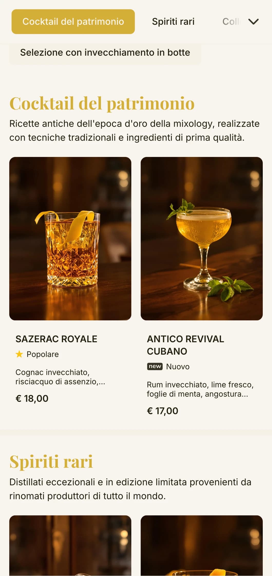 Un classico design di menu da bar che evoca l'epoca d'oro dei cocktail con una tipografia vintage ed eleganti accenti dorati su uno sfondo color crema.