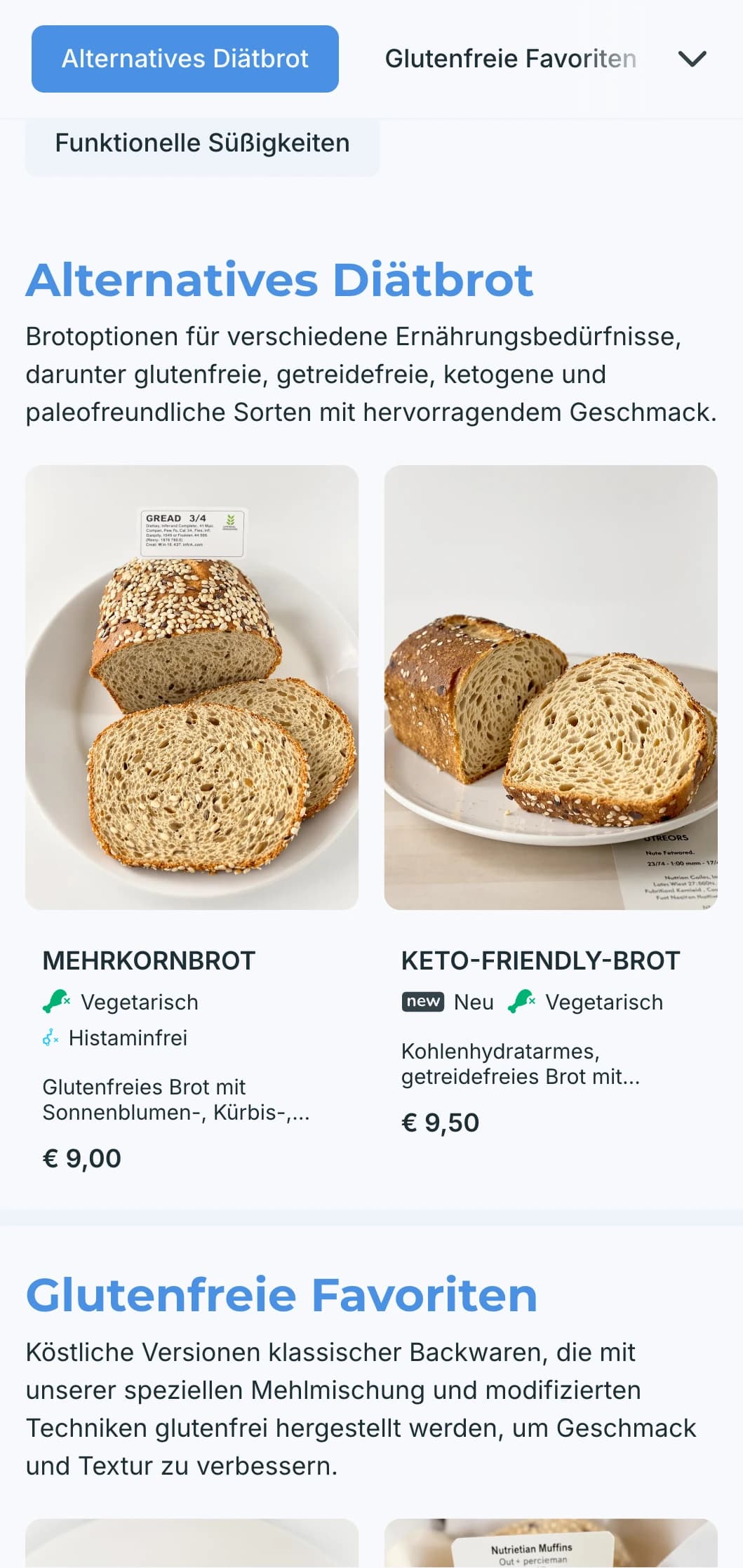 Ein frisches, modernes Bäckerei-Menü-Design mit kühlen Blautönen und klarer Typografie, perfekt für gesundheitsbewusste Bäckereien und moderne Konditoreien.