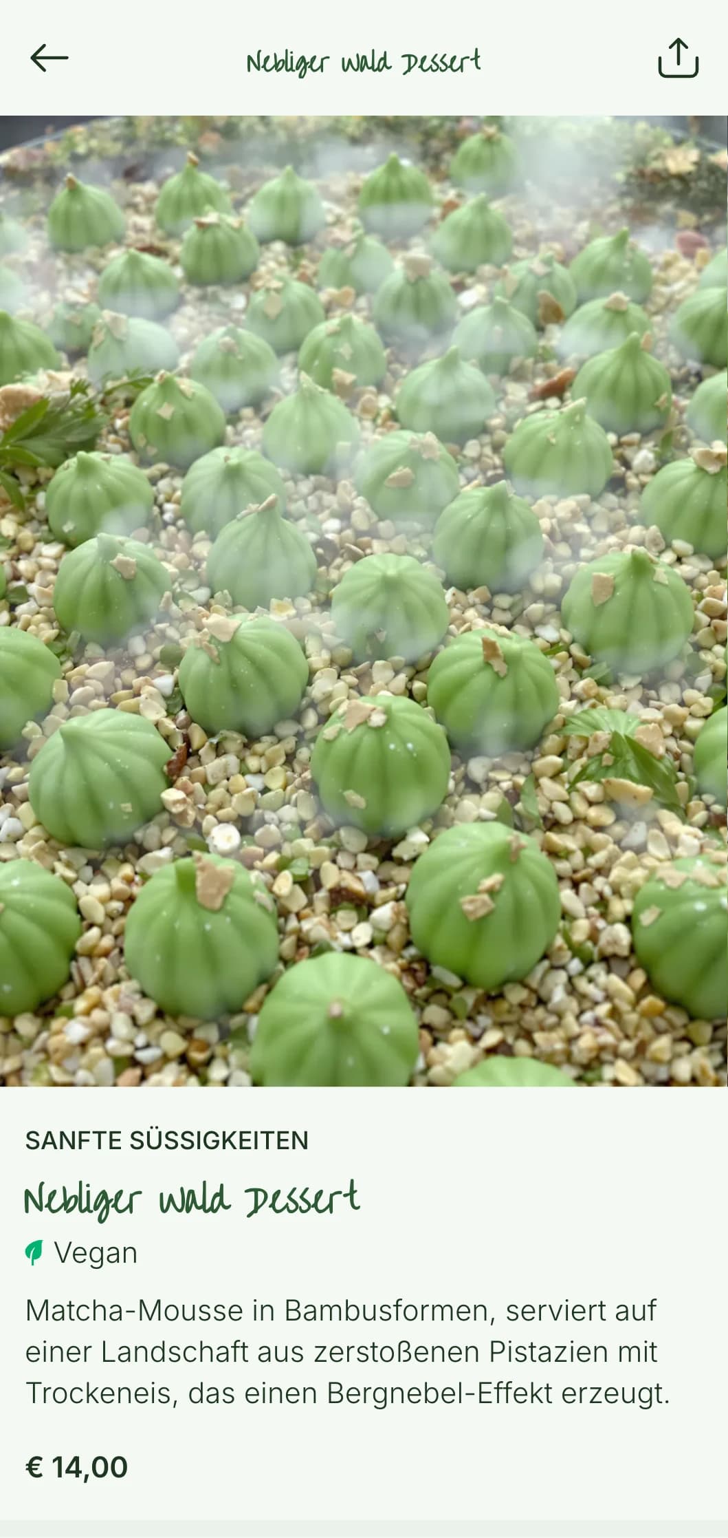 Gelassenes chinesisches Menüdesign mit Bambuselementen und nebligen Landschaften, mit frischen Farben für die vegetarische Küche.