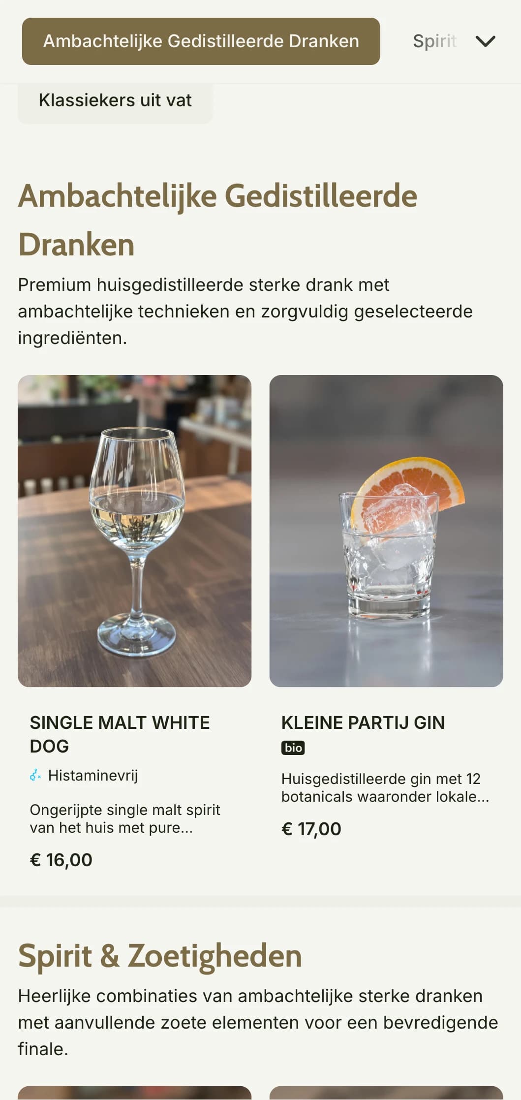 Een rustiek, ambachtelijk ontwerp voor ambachtelijke distilleerderijen en bars die zich richten op gedistilleerde dranken, met warme aardetinten en getextureerde elementen.