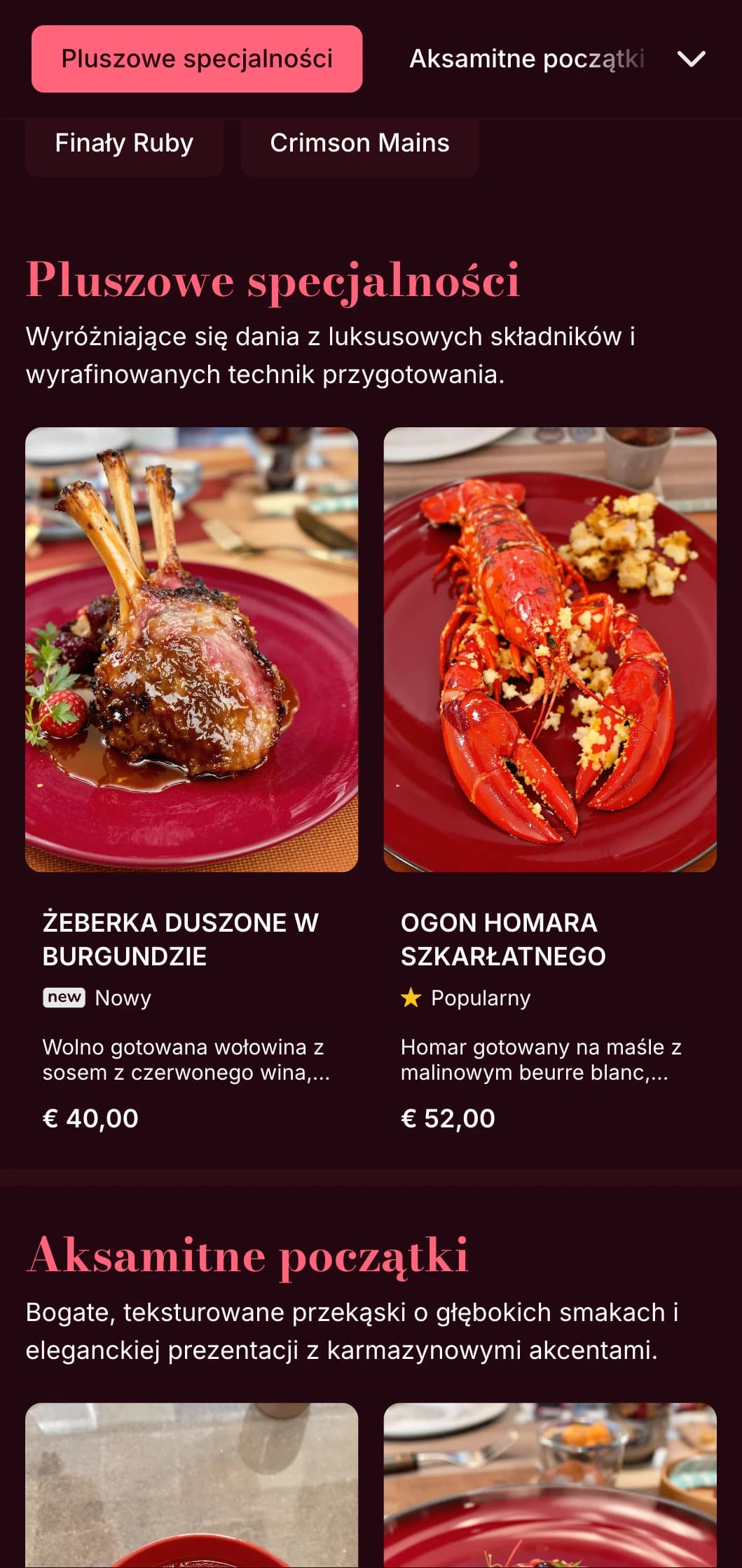 Bogate, aksamitne menu obiadowe z głębokimi odcieniami czerwieni i subtelną teksturą, zaprojektowane z myślą o kameralnych, wykwintnych posiłkach.