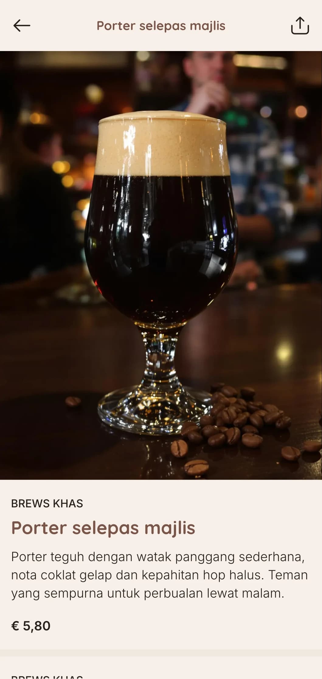 Templat santai dan menarik untuk bar dan pub kasual, menampilkan rona ambar hangat yang mengingatkan gaya bir popular.