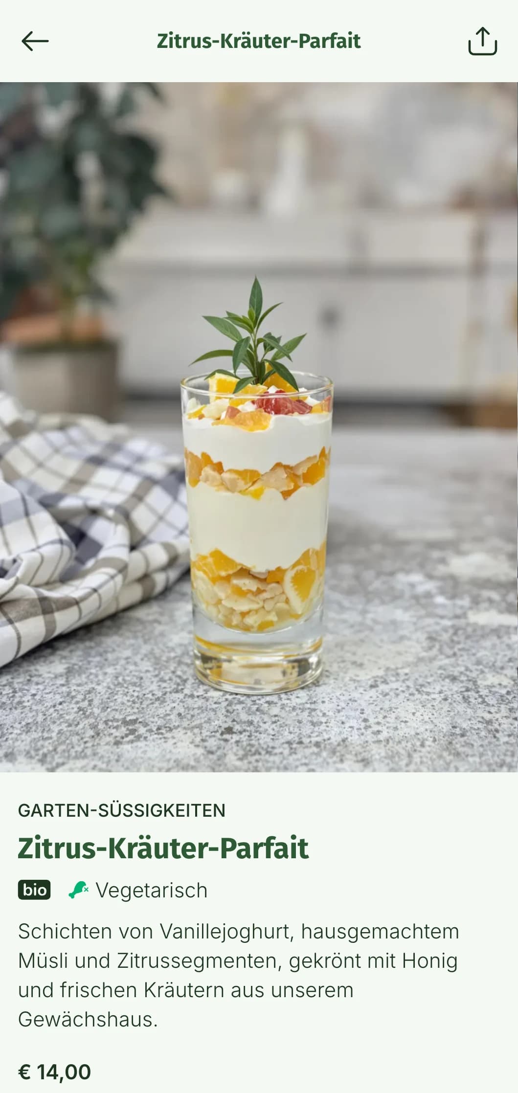 Frische, pflanzliche Frühstücksoptionen mit Zutaten aus dem Gewächshaus in einer hellen, botanischen Präsentation.
