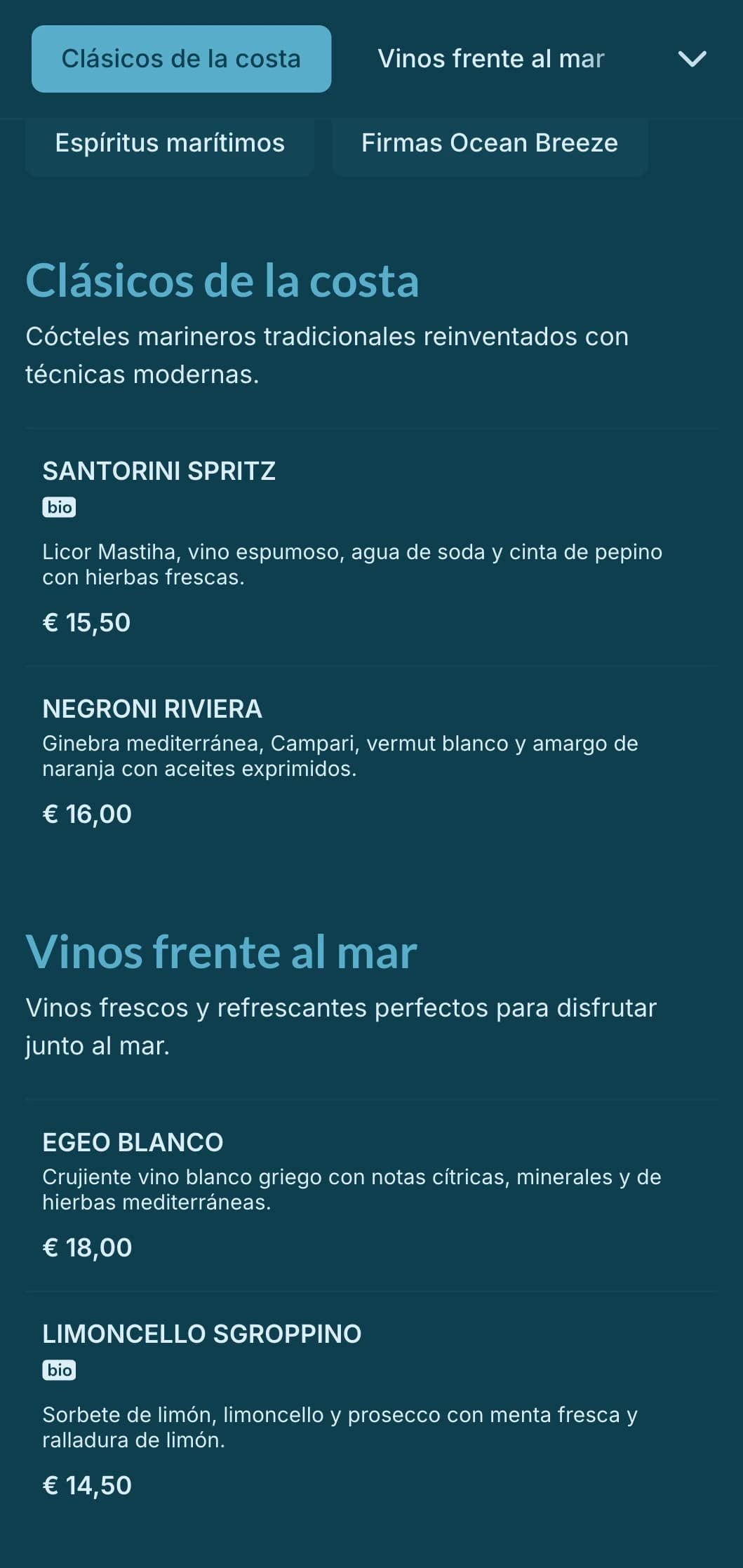 Diseño azul, ligero y aireado, inspirado en los vientos del océano para locales de cócteles frente a la playa.