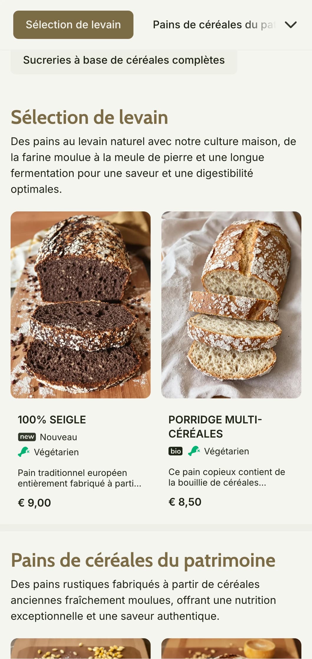 Un menu de boulangerie rustique, axé sur le patrimoine, avec des tons bruns et une typographie traditionnelle, parfait pour les boulangeries à base de farine moulue sur pierre et les boutiques artisanales.
