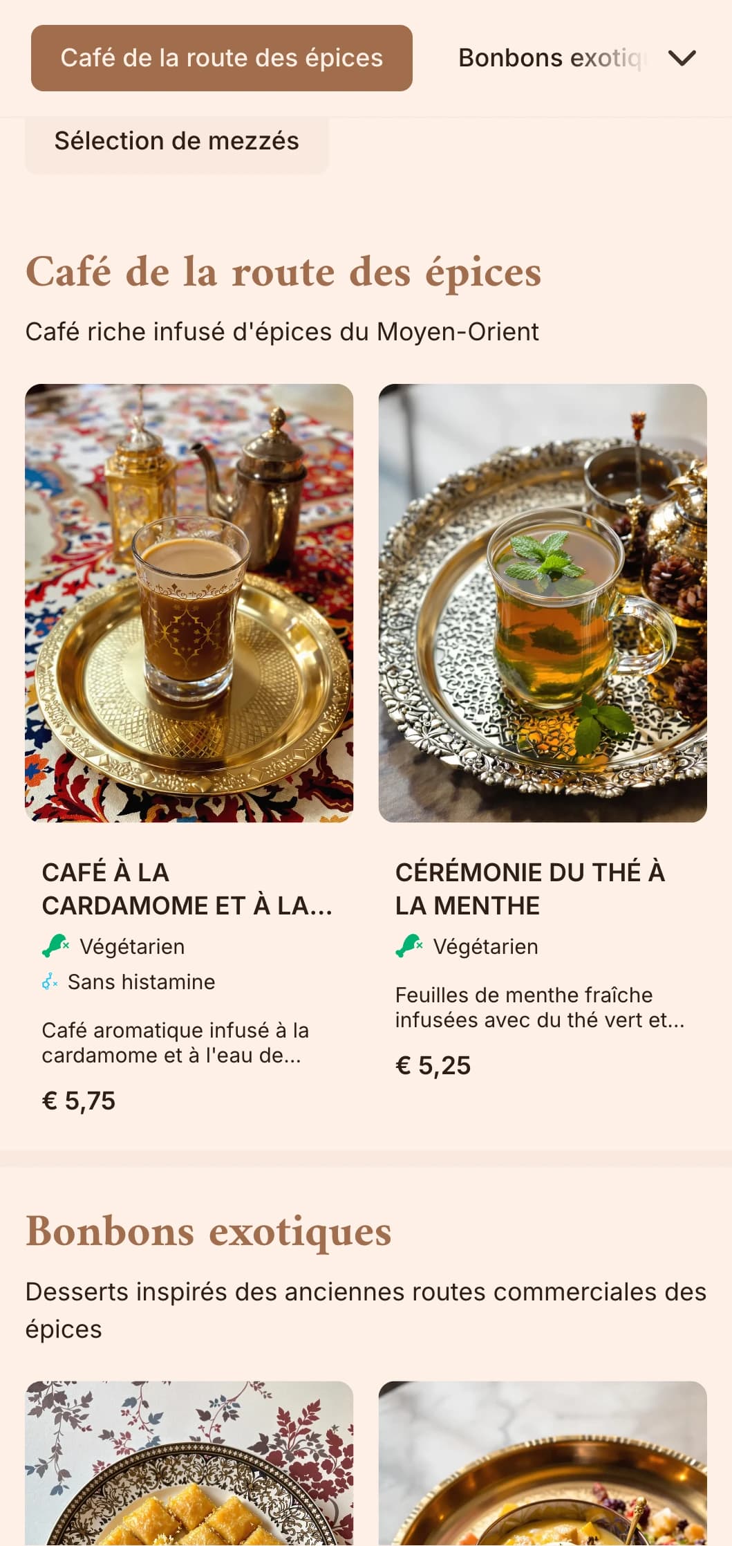 Design brun riche avec des éléments du Moyen-Orient pour les cafés spécialisés et les cafés ethniques.