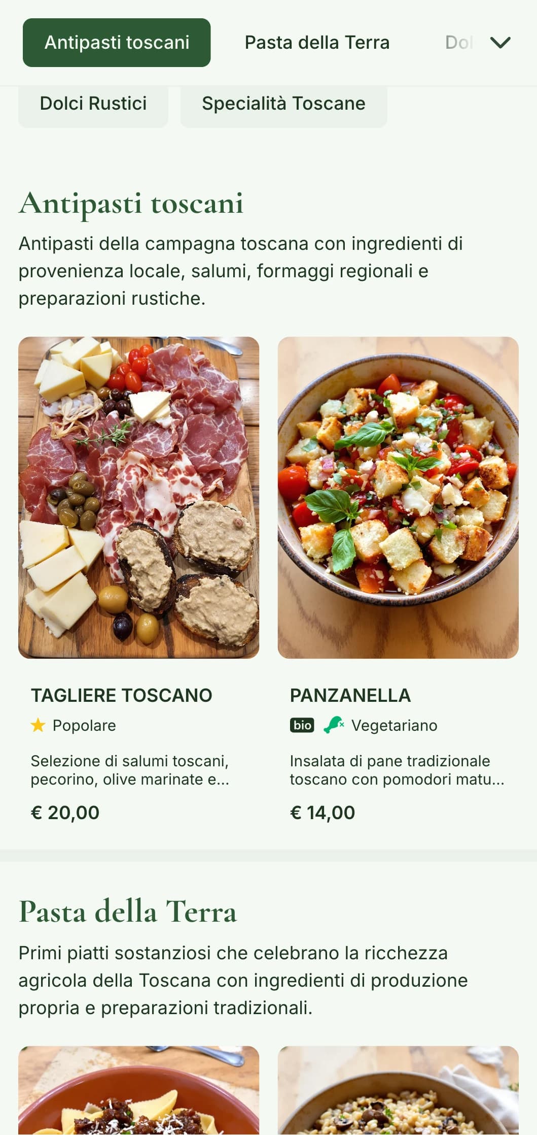 La campagna toscana viene celebrata con il verde degli ulivi, i motivi dei vigneti e gli elementi della terra per un'autentica esperienza culinaria italiana.