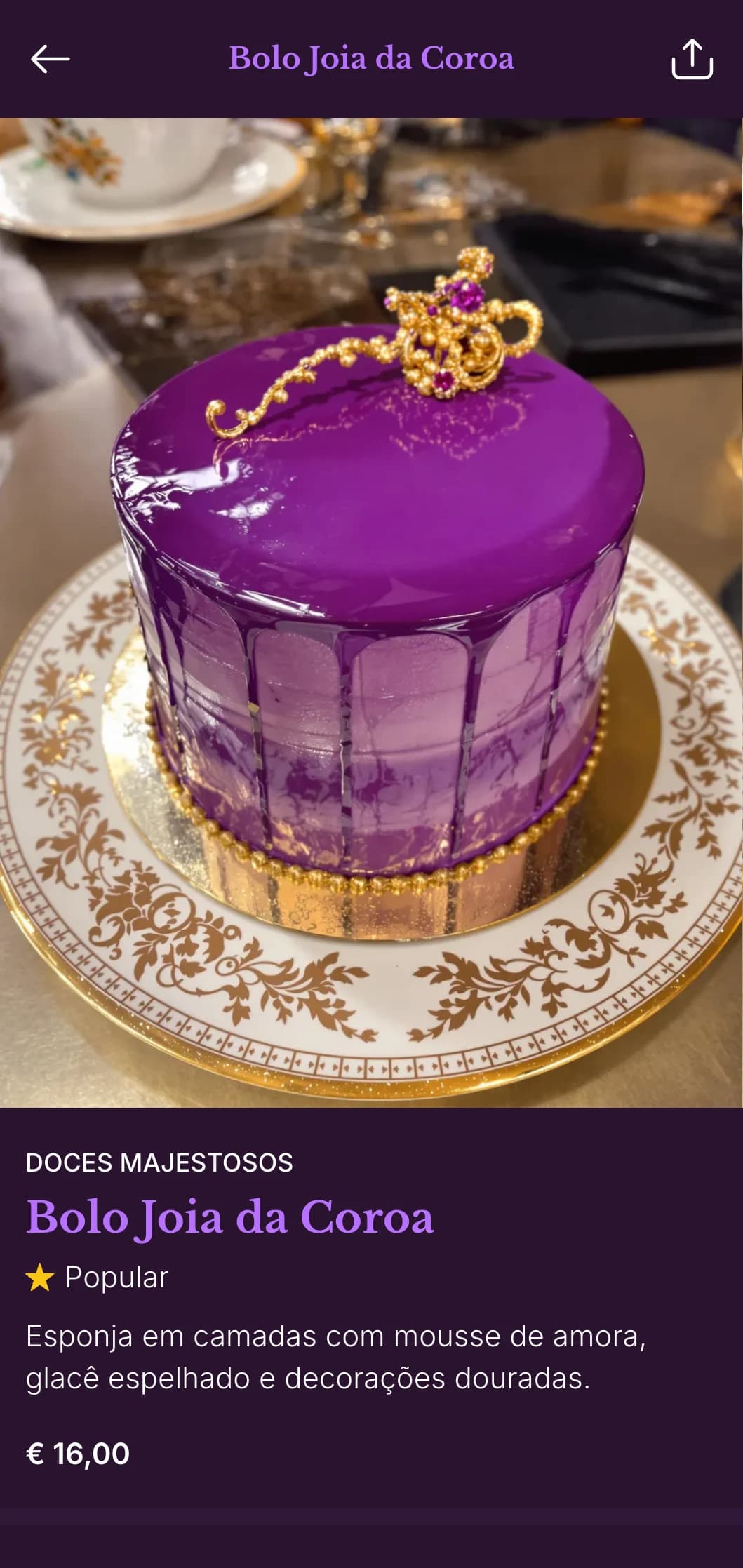 Um cardápio de jantar realista em roxo e dourado com elementos de design clássico, perfeito para estabelecimentos com charme do mundo antigo.