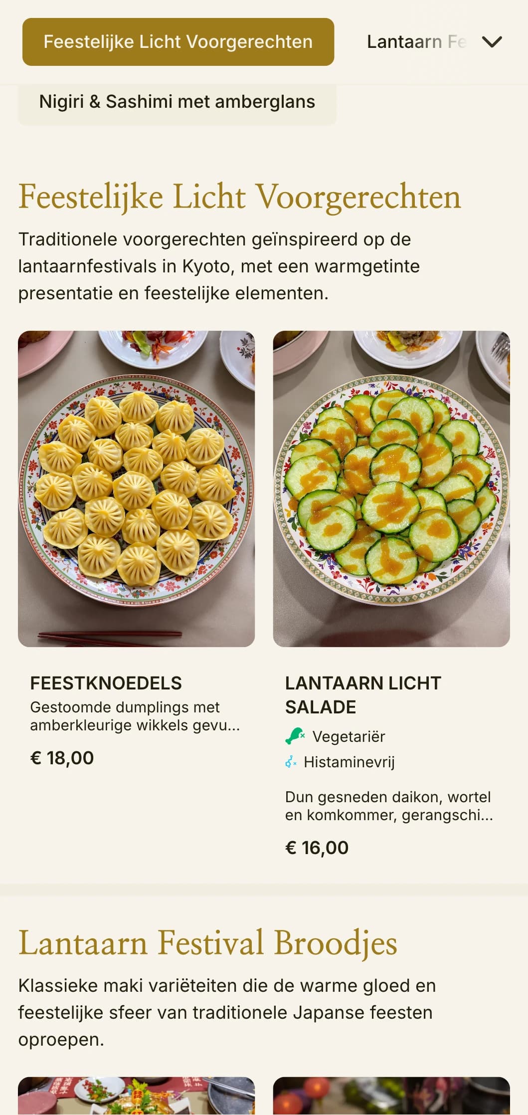 Traditioneel op lantaarns geïnspireerd sushi-menu met warme amberkleurige tinten voor een authentieke Japanse sfeer.