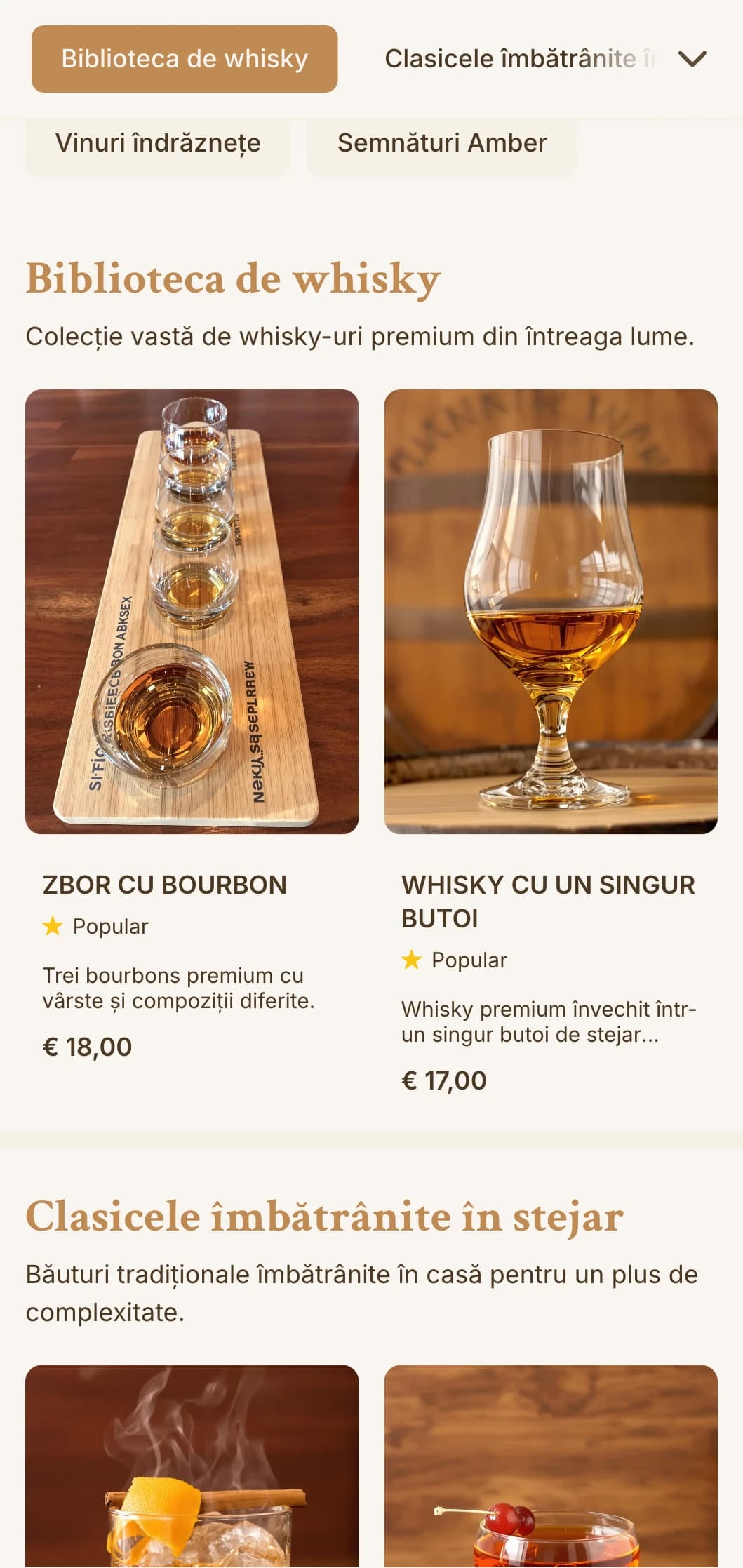 Design bogat de chihlimbar cu texturi de lemn pentru baruri specializate în whisky și bourbon.