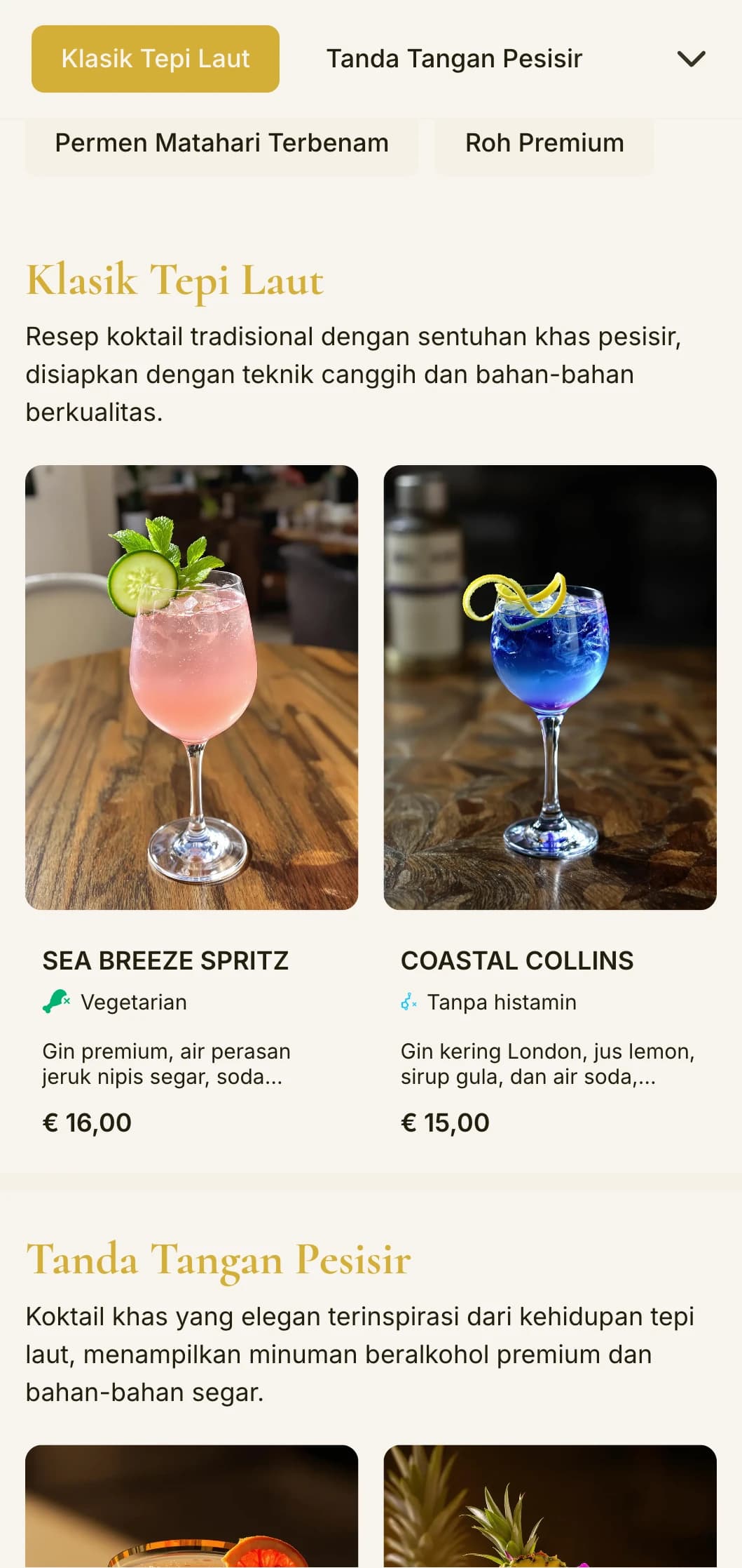 Desain canggih yang terinspirasi dari pesisir untuk bar pantai dan resor kelas atas yang menampilkan tipografi elegan dan aksen emas.