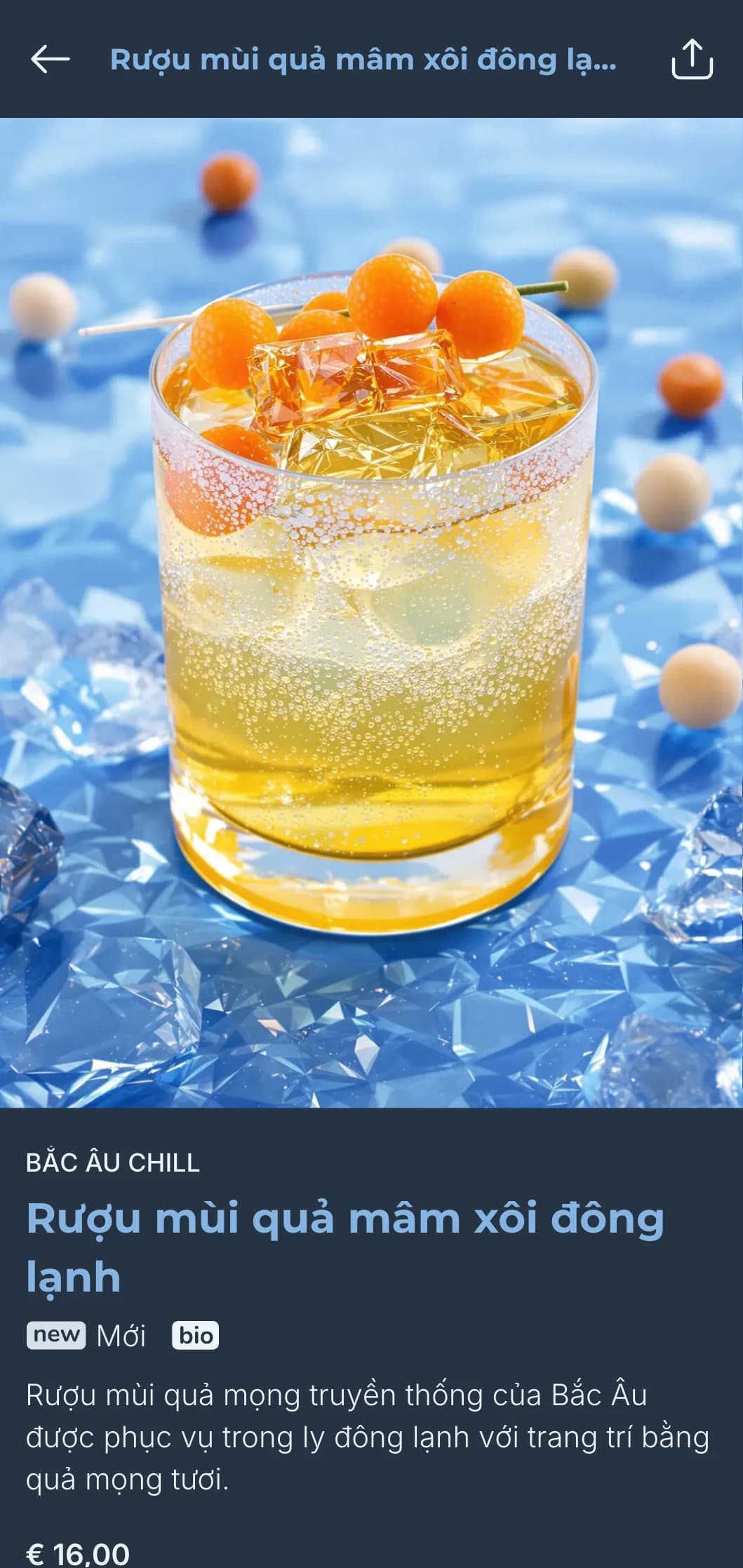 Thiết kế tinh tế với tông màu xanh băng và trắng cho không gian pha chế cocktail sạch sẽ, tối giản.