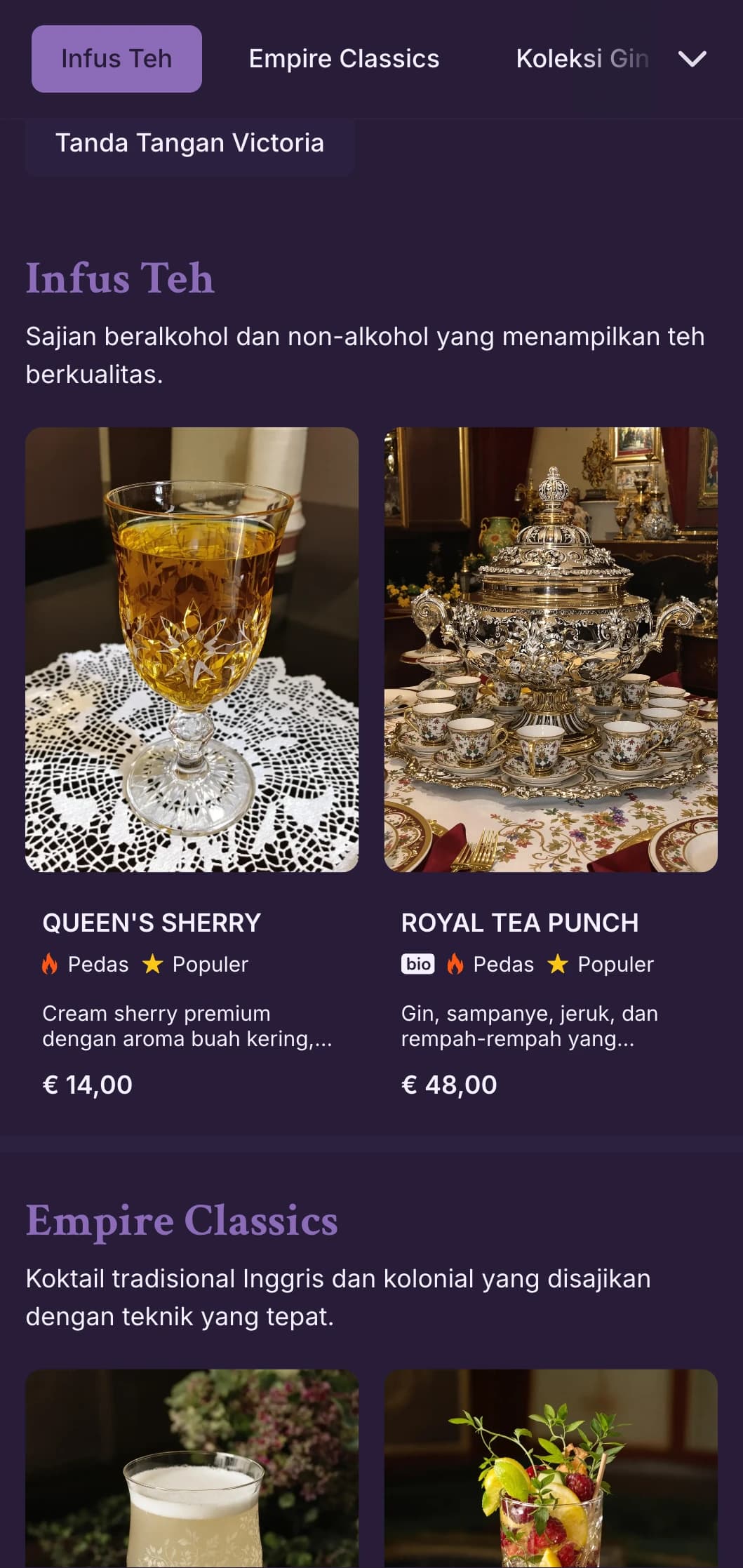 Desain hijau yang rumit dengan ornamen bergaya Victoria untuk ruang tamu yang berfokus pada gin.
